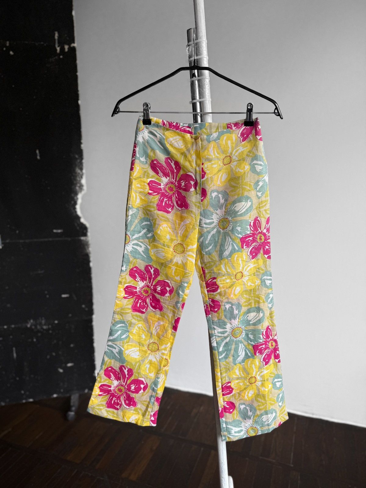 Designer NAF NAF Womens Y2K Yellow Pink Floral Print Ramie Pants Size 26" / US 2 / IT 38 - 1 Thumbnail