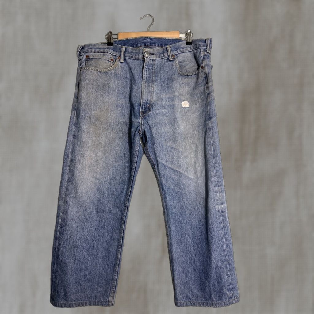 Levi's VINTAGE Levi's 505 Jeans Mens 40x26 Distressed Medium Wash Blue Straight 40 Inseam Regular Size 40 Mens Jeans Size US 40 / EU 56 - 1 Thumbnail