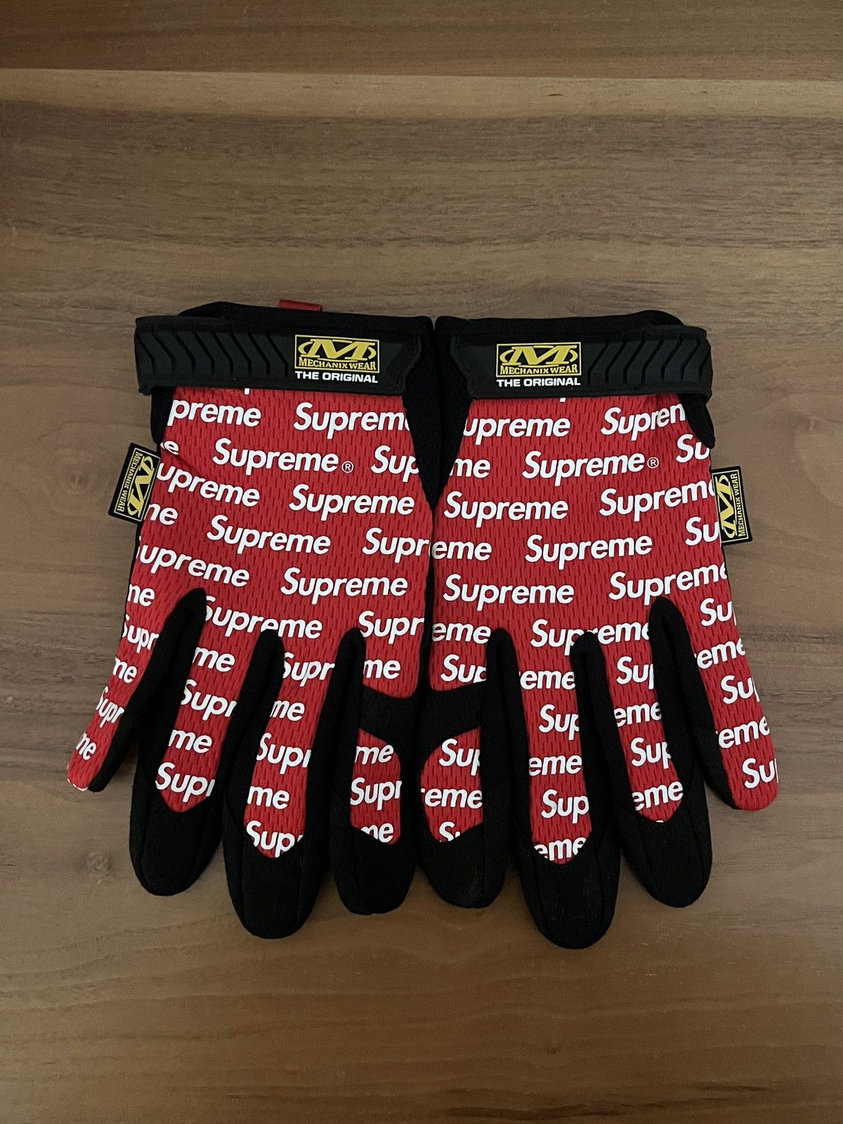 Supreme cheapest Mechanix Original Work Gloves Red