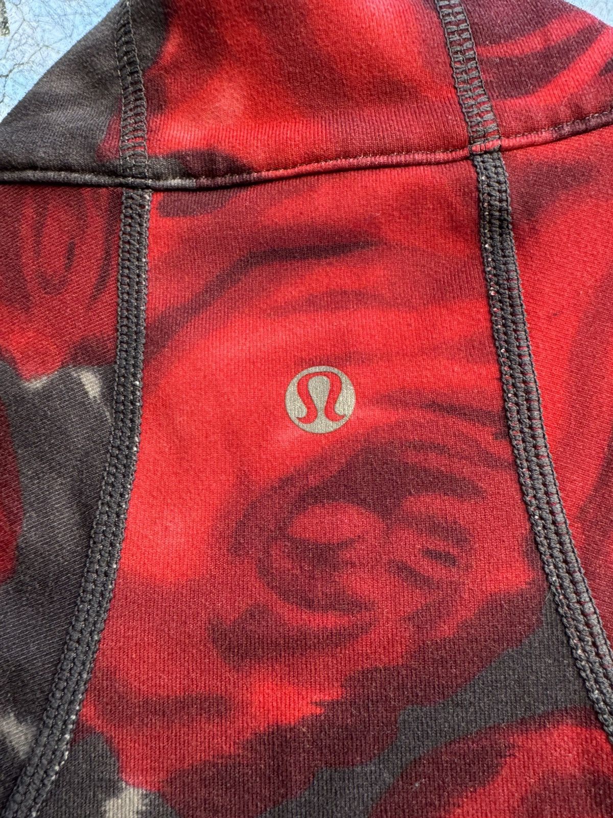 Lululemon Lululemon Vintage Floral Red - Gray Rose Print Jacket Sz.6 Size S / US 4 / IT 40 - 9 Thumbnail