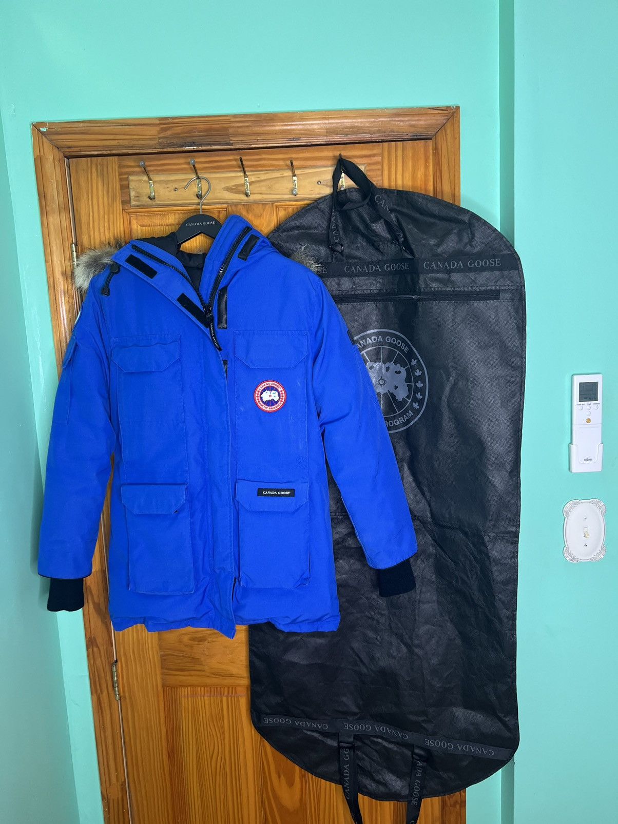 Canada Goose Expedition Parka PBI Heritage (XS-Ladies) Size XS / US 0-2 / IT 36-38 - 3 Thumbnail