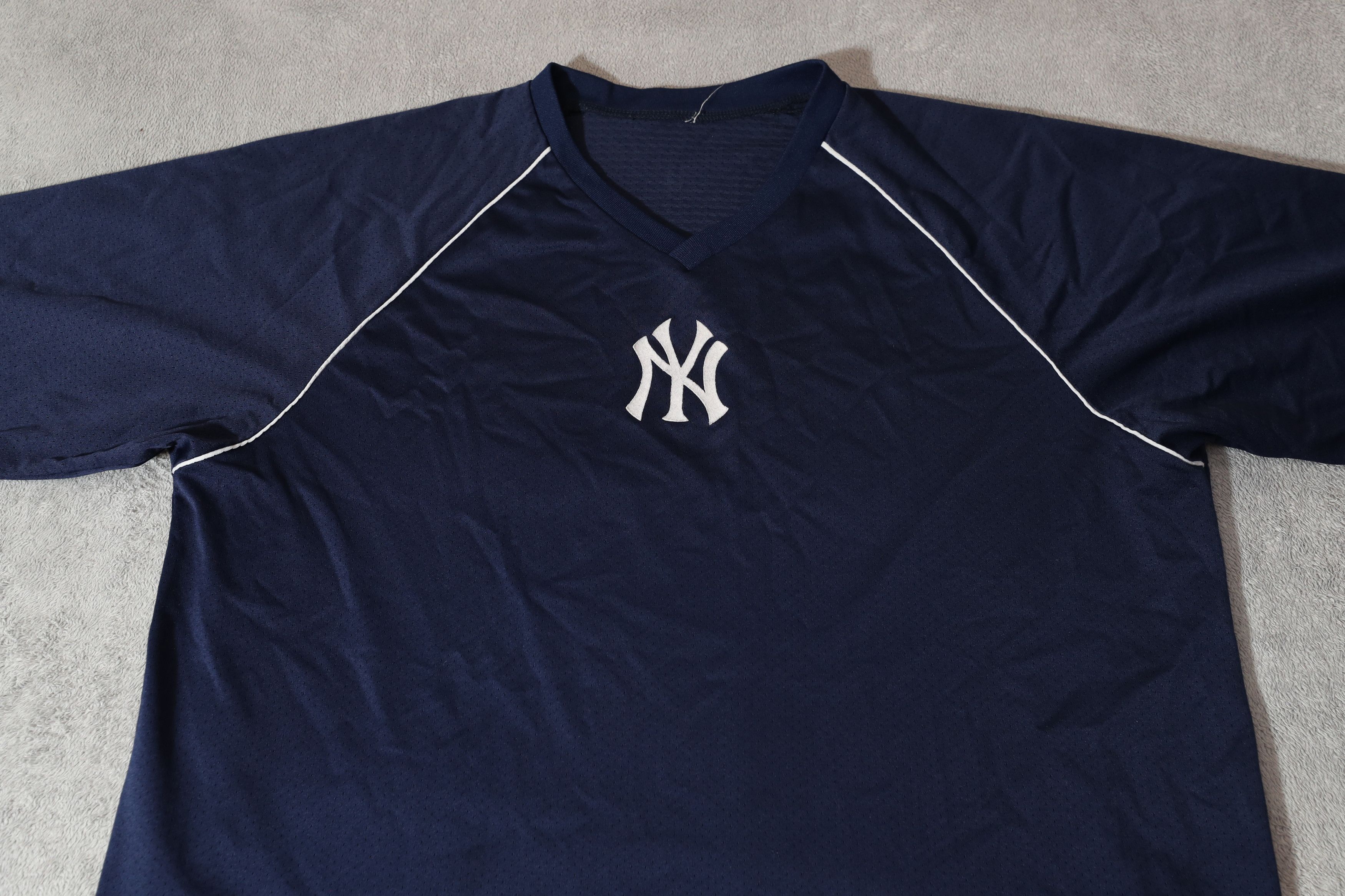 Majestic Vintage 1990s New York Yankees Majestic Mesh Shirt (XL) Size US XL / EU 56 / 4 - 2 Thumbnail