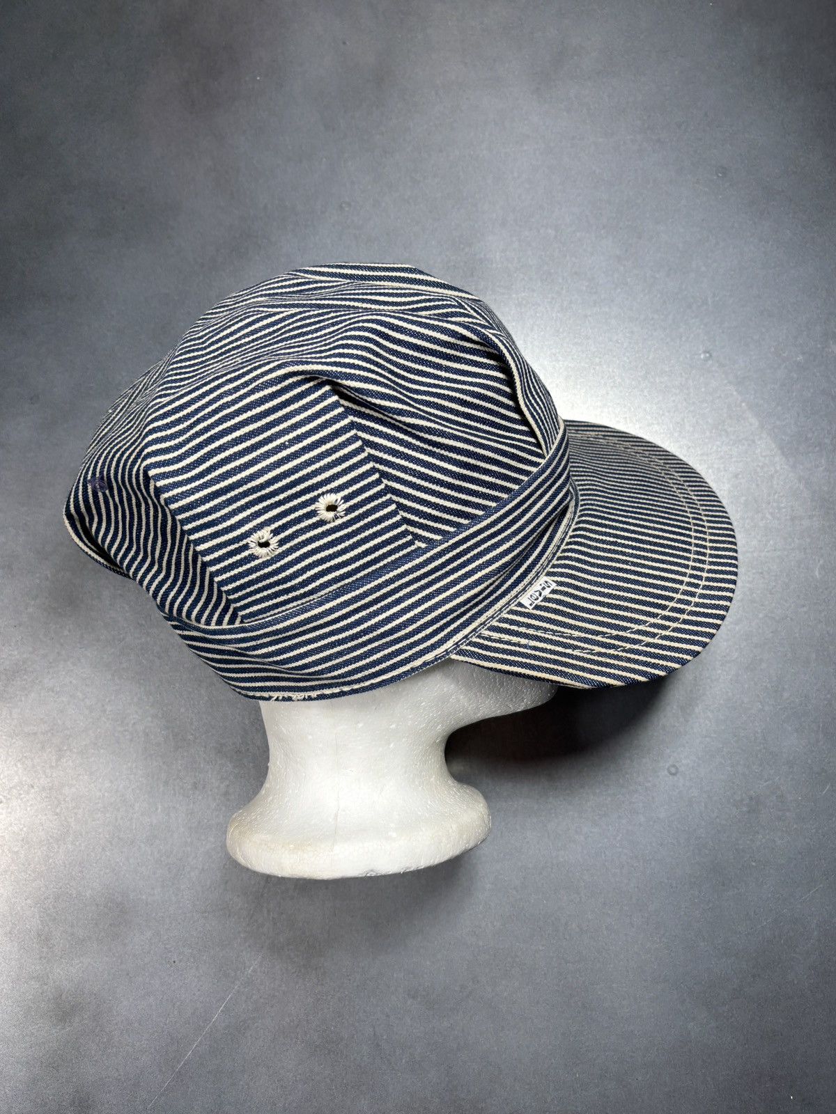 Levi's Vintage Levi's Hat 1970s Denim Snapback Train Flat Cap 60s Size ONE SIZE - 1 Thumbnail