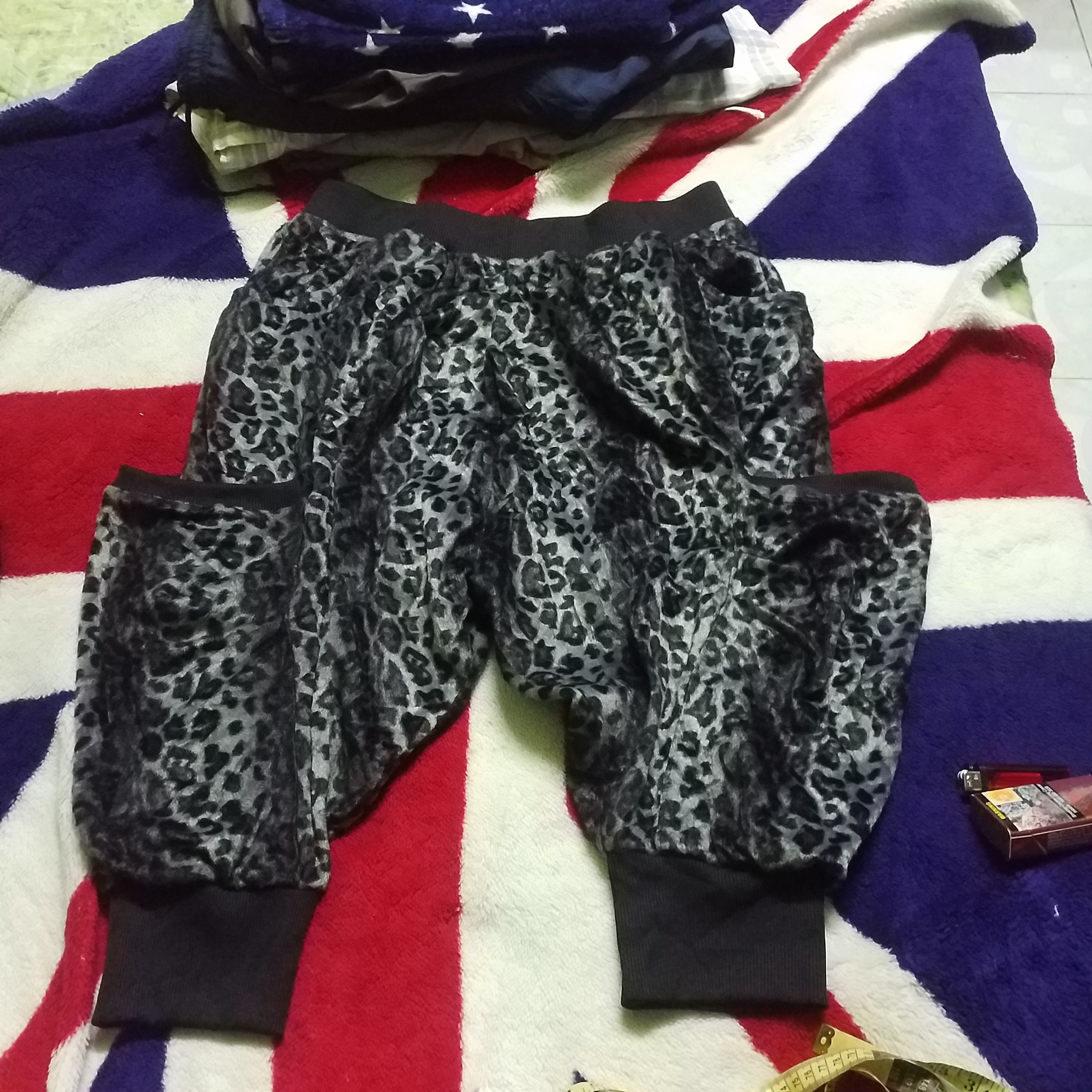 Japanese Brand CLASH AHEAD BALLON SHORT LEOPARD PRINT STYLE Size 40" / US 18 - 1 Thumbnail