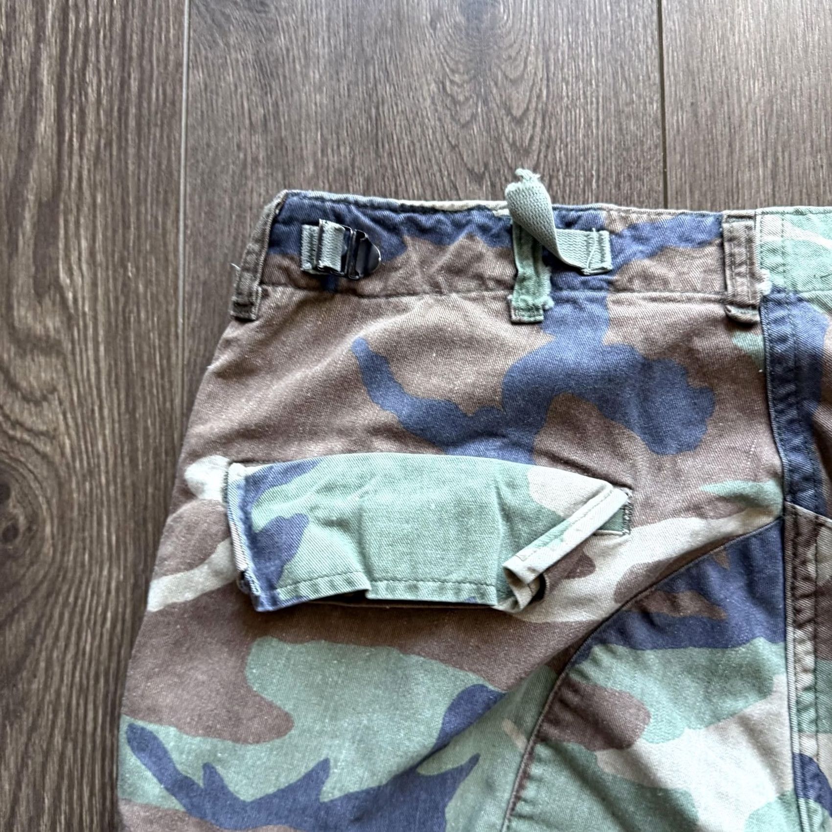 Vintage Y2K Army Camo Cargo Pants Woodland BDU Waist Tabs Ties Baggy Mens 30x28 Size US 30 / EU 46 - 4 Thumbnail