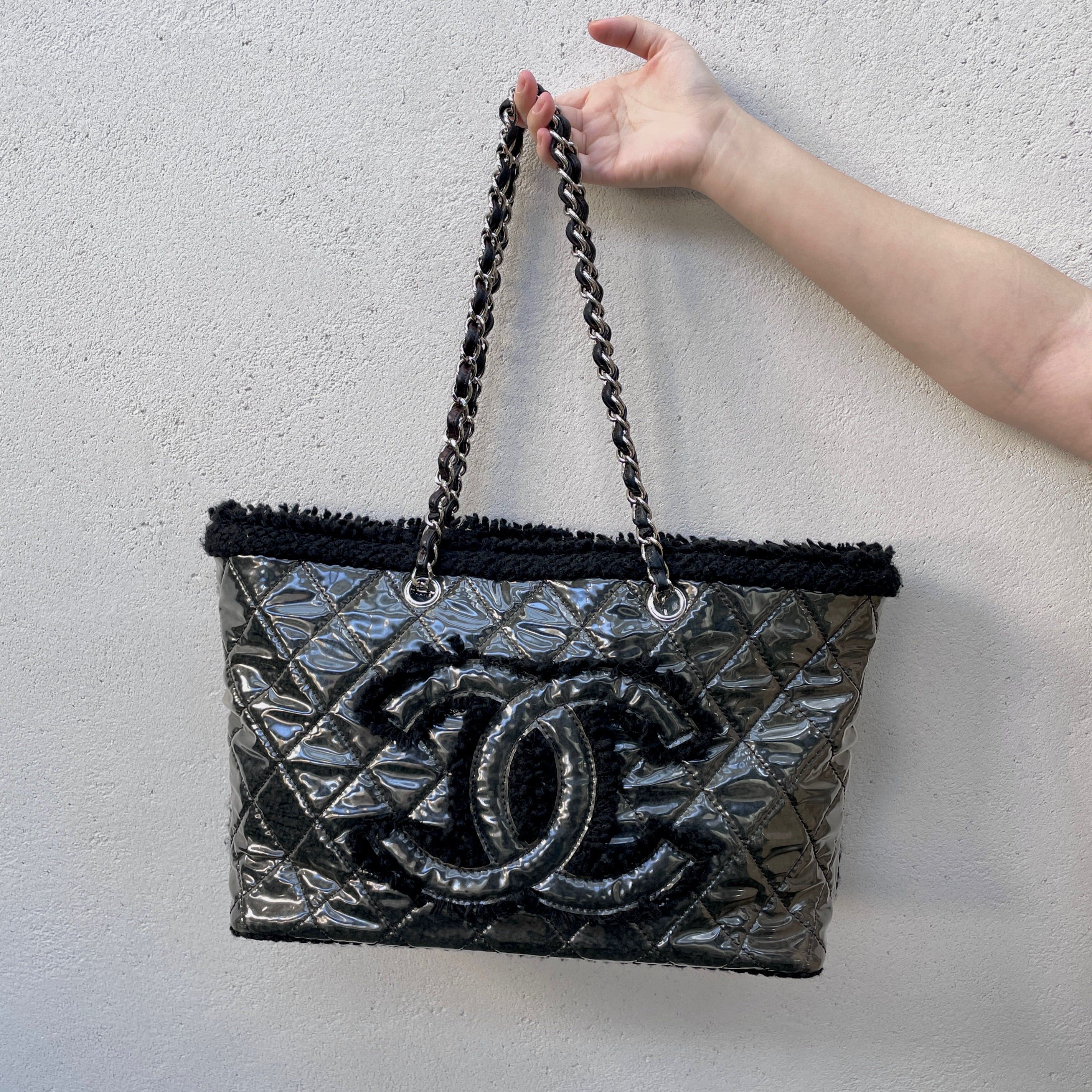 Chanel Chanel Matelasse Jumbo Coco Mark Fleece Chain Shoulder Tote Bag Size ONE SIZE - 1 Thumbnail