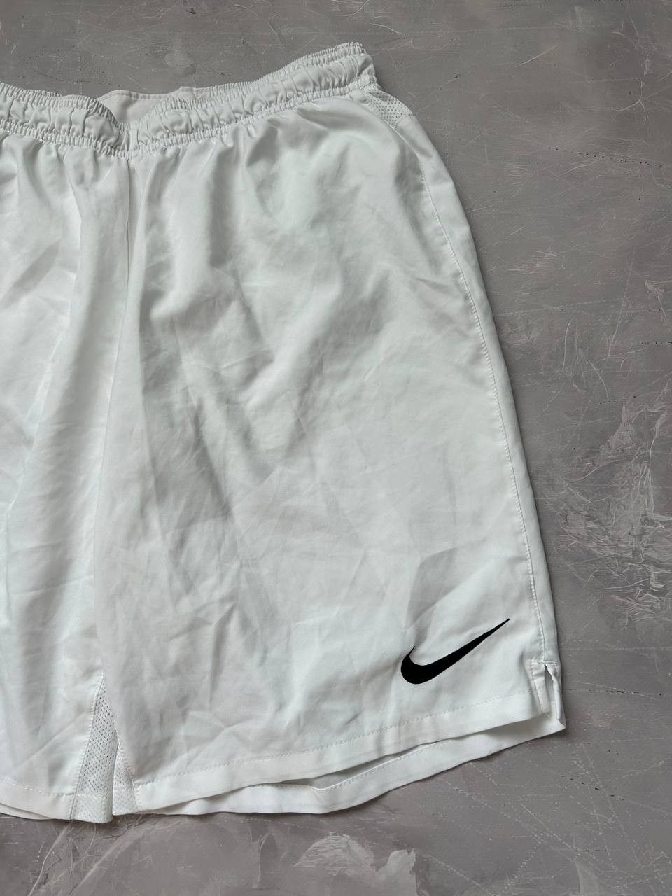 Nike Vintage Nike Manchester United Shorts Size US 34 / EU 50 - 2 Thumbnail