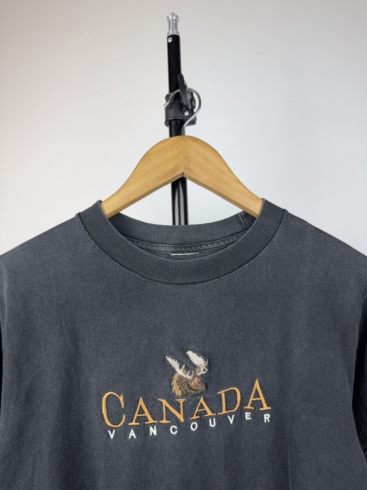 Vintage Vintage 90s Canada Vancouver Embroidered Moose Tee 🦌 Size US S / EU 44-46 / 1 - 2 Thumbnail