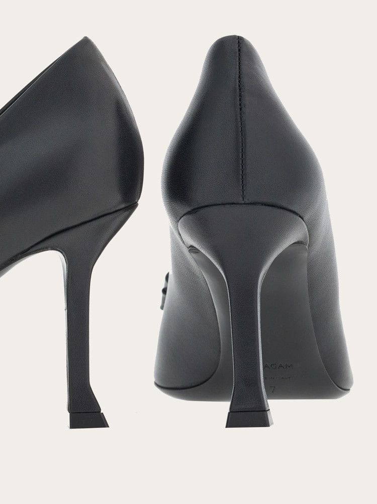 Salvatore Ferragamo o1s1rm0724 Vara Bow Leather Pumps in Black/Red Size US 5.5 / IT 35.5 - 7 Thumbnail