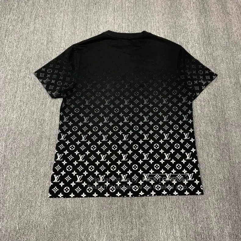 Louis Vuitton Louis Vuitton Black gradient full print short sleeve Size US M / EU 48-50 / 2 - 1 Thumbnail