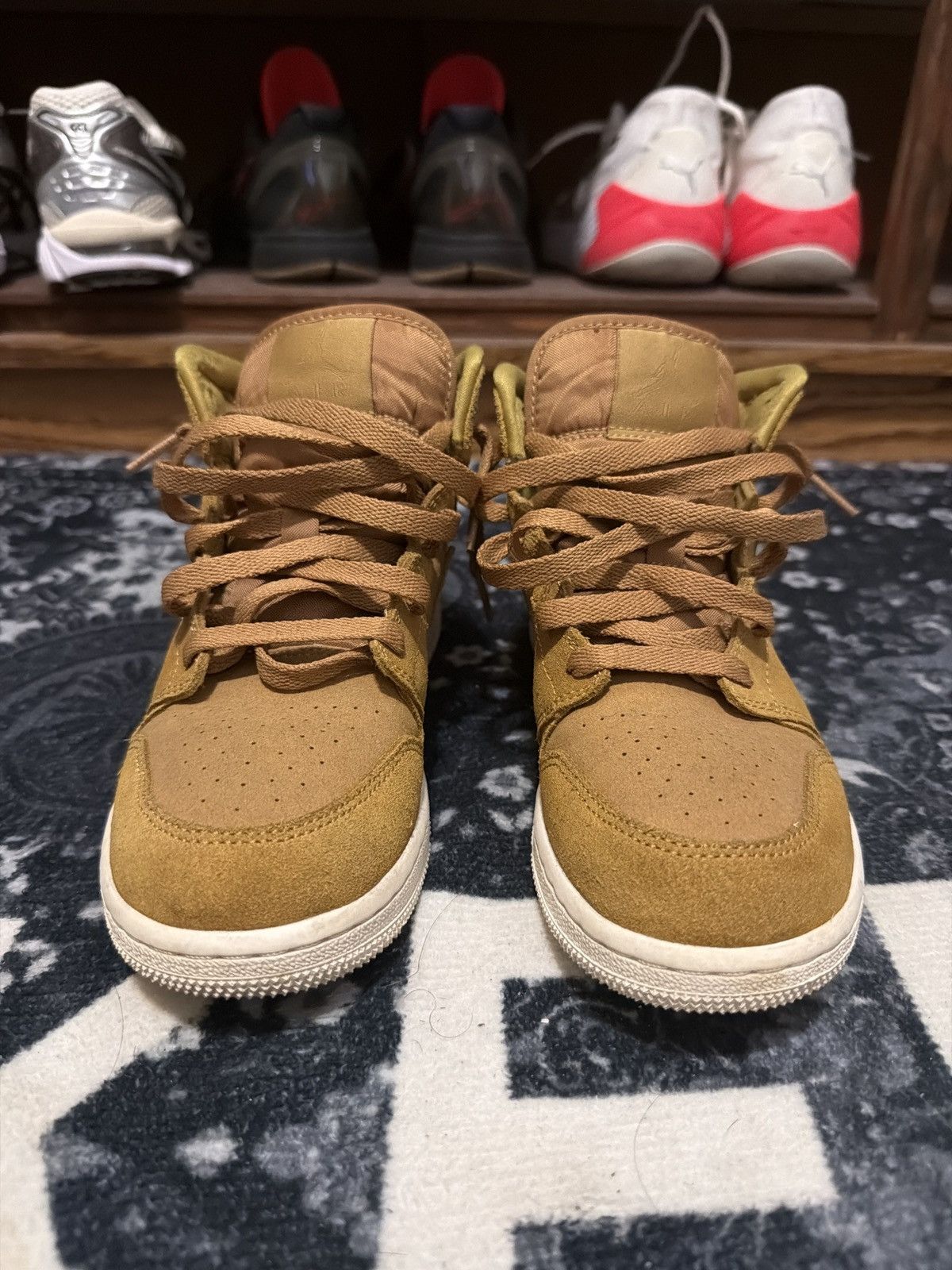 Jordan Brand Air Jordan 1 Retro Mid "Golden Harvest/Sail" Size US 5 / EU 37 - 4 Thumbnail