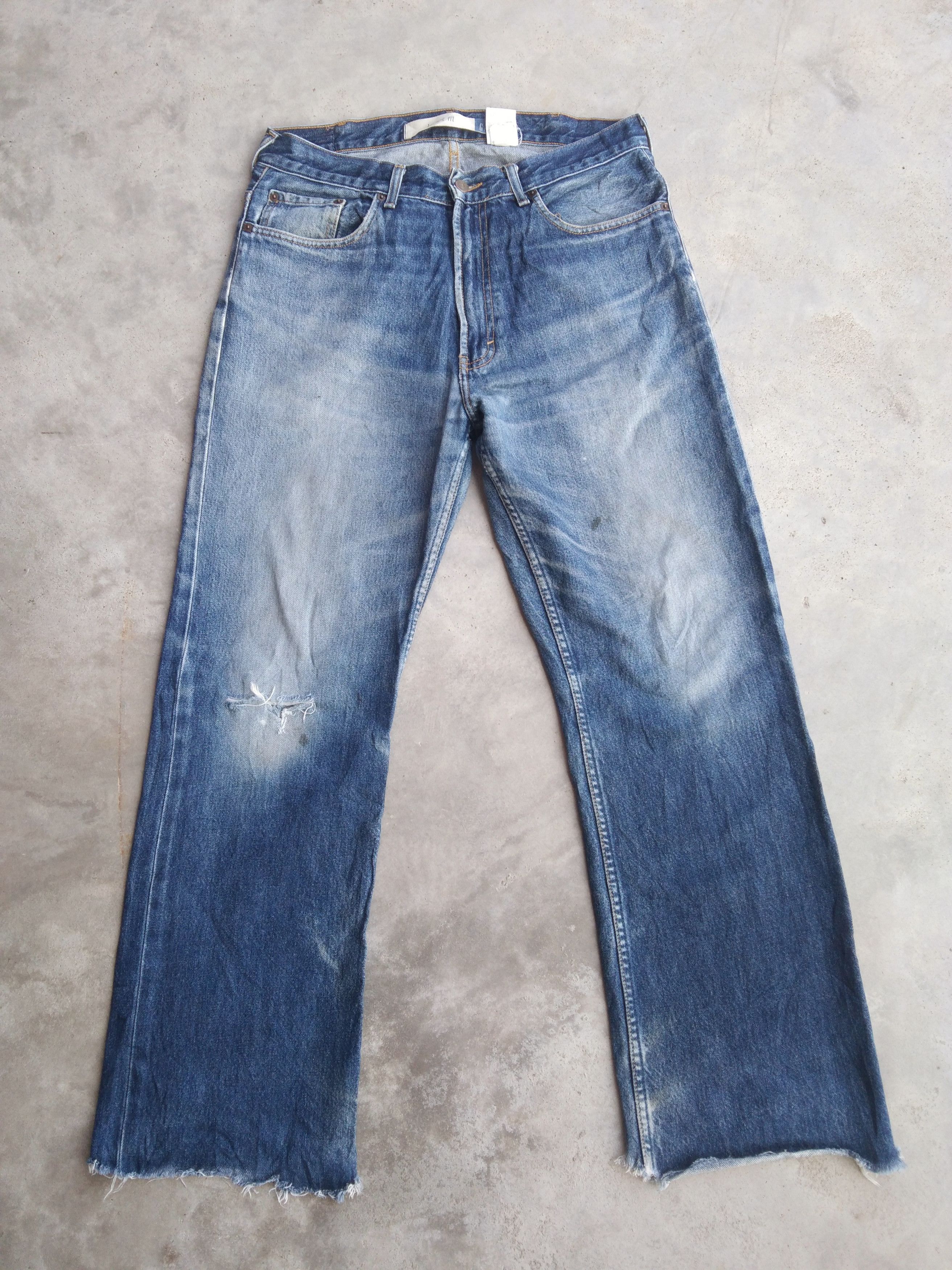 Gap Vintage faded Blue Gap Boot Cut Distressed Jeans 33x31 Size US 33 - 1 Thumbnail