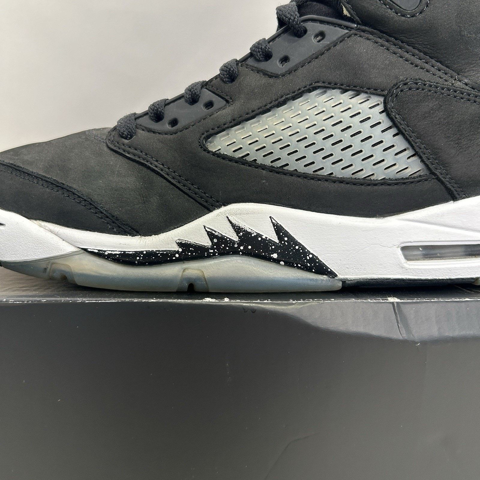Nike Nike Air Jordan 5 Retro “Moonlight/Oreo” 2021 Size US 10.5 / EU 43-44 - 11 Thumbnail