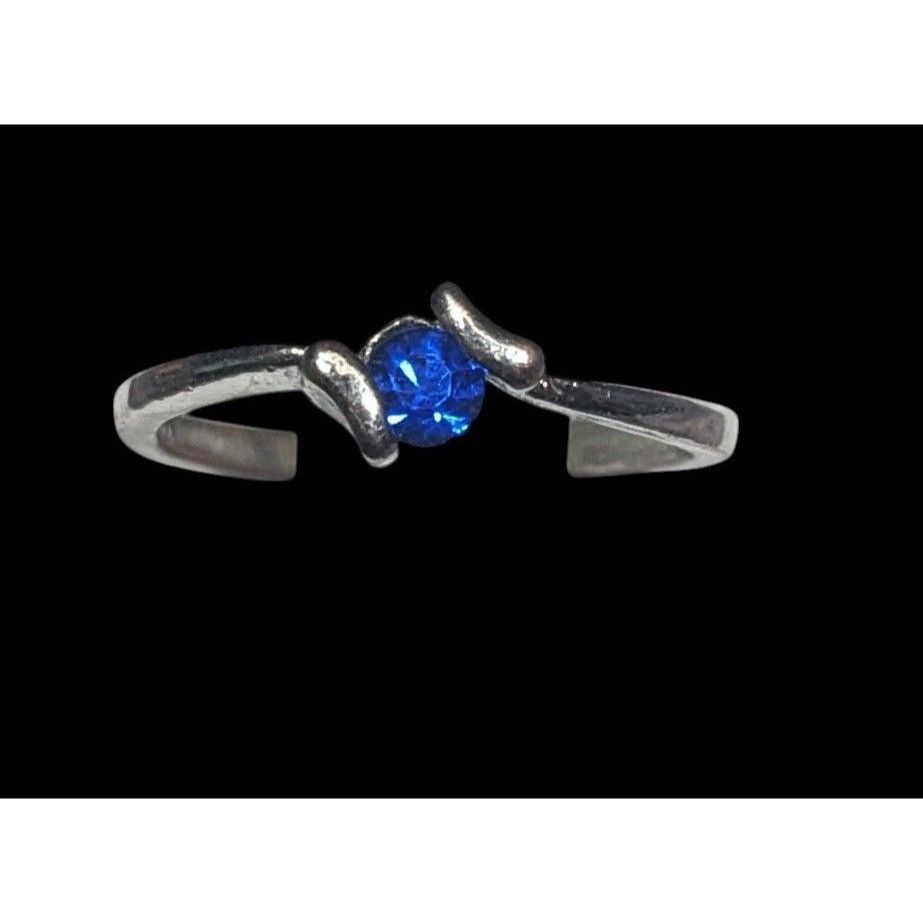 Other Minimalist Blue Gemmed Silver Tone Ring Size 5 Size ONE SIZE - 7 Thumbnail