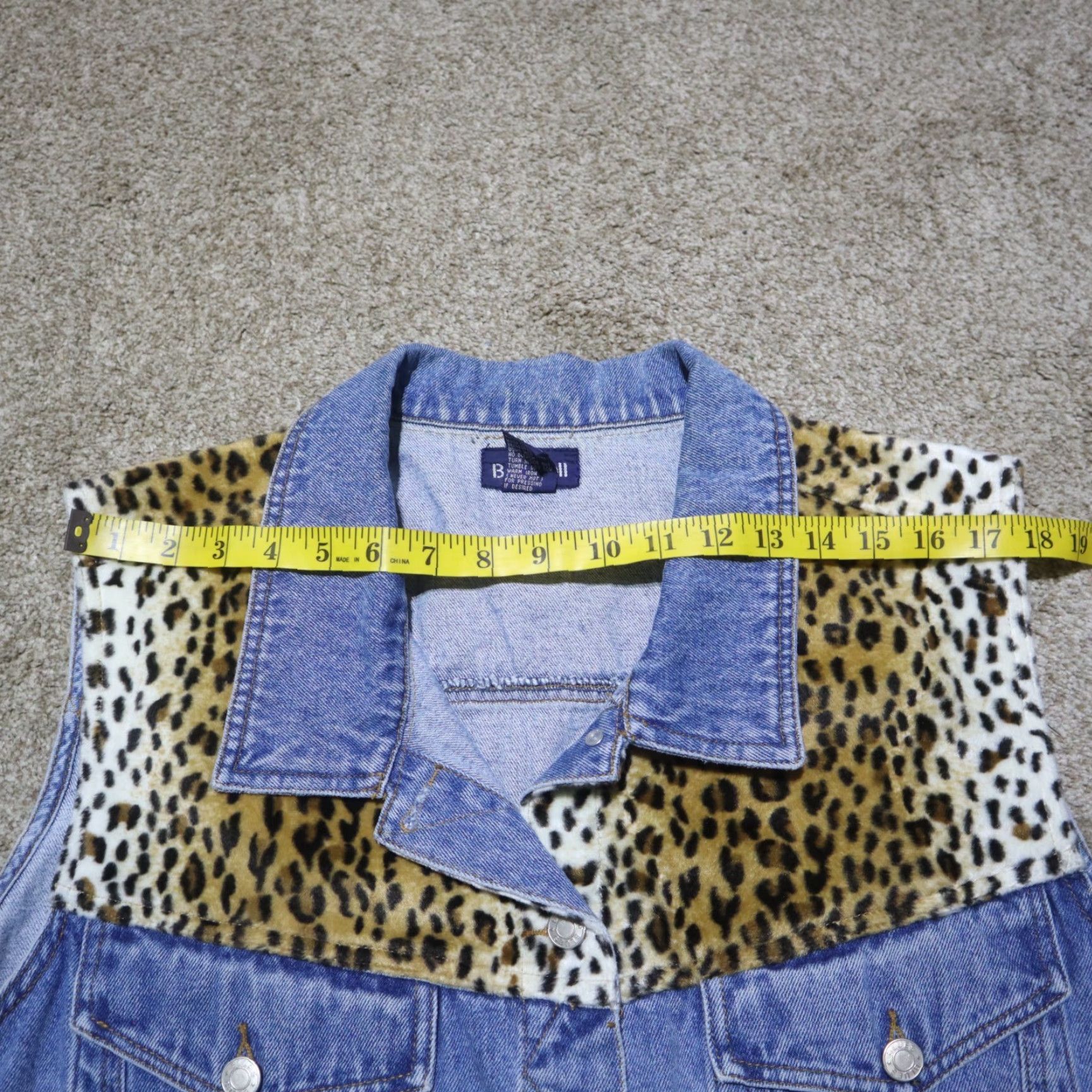 Vintage BACCINI Denim Vest Adult Women Size 26 Blue Pockets Casual 90s Theme Womens vest -Size 26- Blue, Cotton Blend, Sleeveless, Short Jacket Size 4XL / US 24-26 - 5 Thumbnail