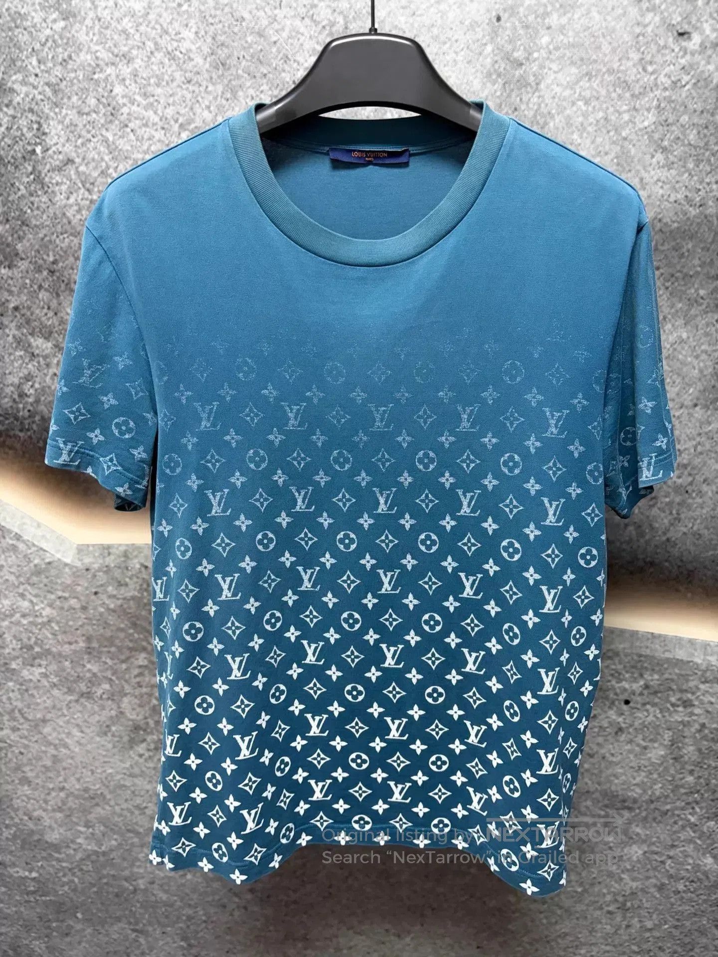 Louis Vuitton Blue Gradient Print Short-Sleeve T-Shirt. Size US M / EU 48-50 / 2 - 1 Thumbnail
