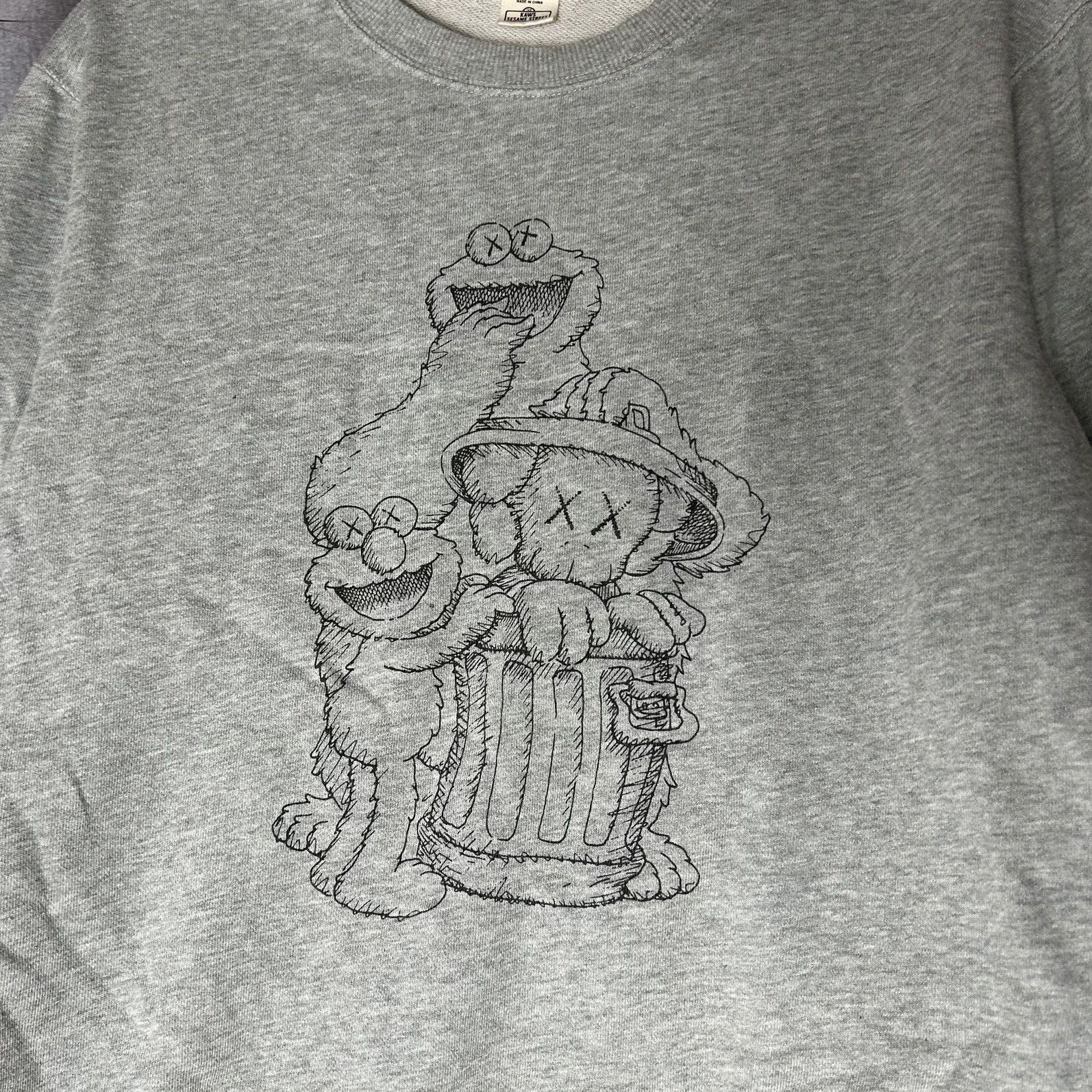 Japanese Brand × Kaws × Uniqlo Kaws x Uniqlo x Sesame Street crewneck big logo print Size US M / EU 48-50 / 2 - 4 Thumbnail
