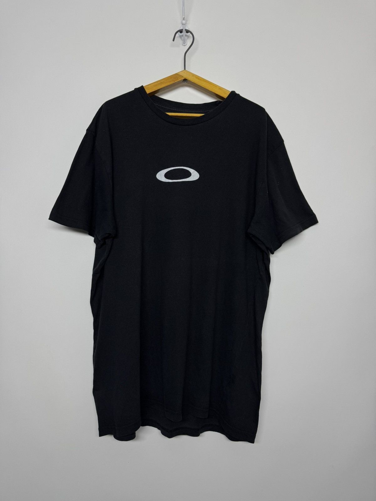 Oakley Vintage OAKLEY Center Logo T Shirt Hype Rare Gorpcore Size US L / EU 52-54 / 3 - 2 Thumbnail