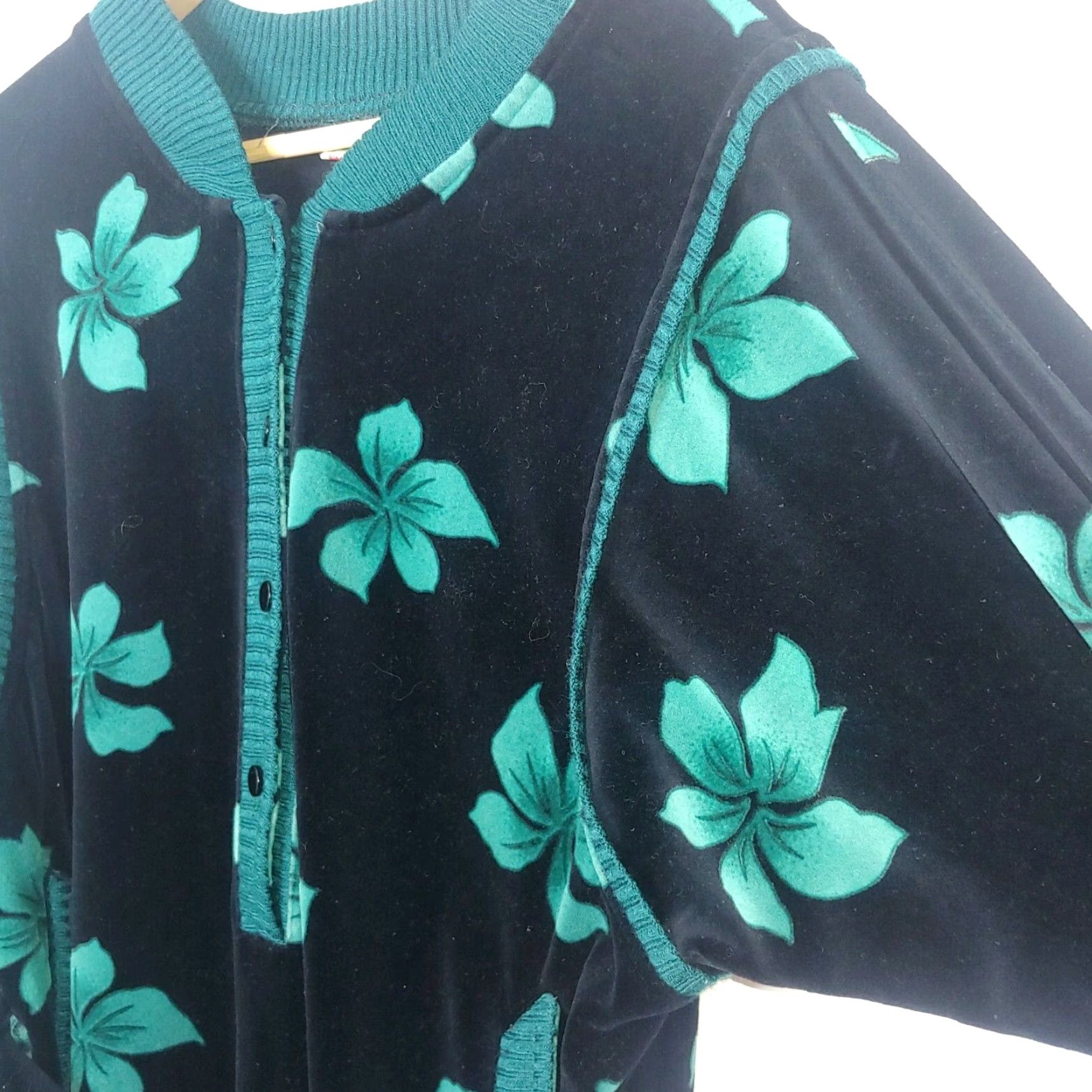 Velour VINTAGE Robe Women Long Velour Black Teal Floral Button Belt Hawaiian Plumeria L Black & Teal 1980s Tropical Pockets Belt Womens Size ONE SIZE - 5 Thumbnail