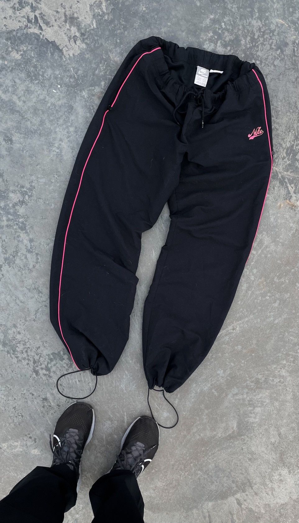 Nike Vintage Nike Y2k Nylon Drill Baggy Pants Sk8 Joggers Size US 31 - 1 Thumbnail