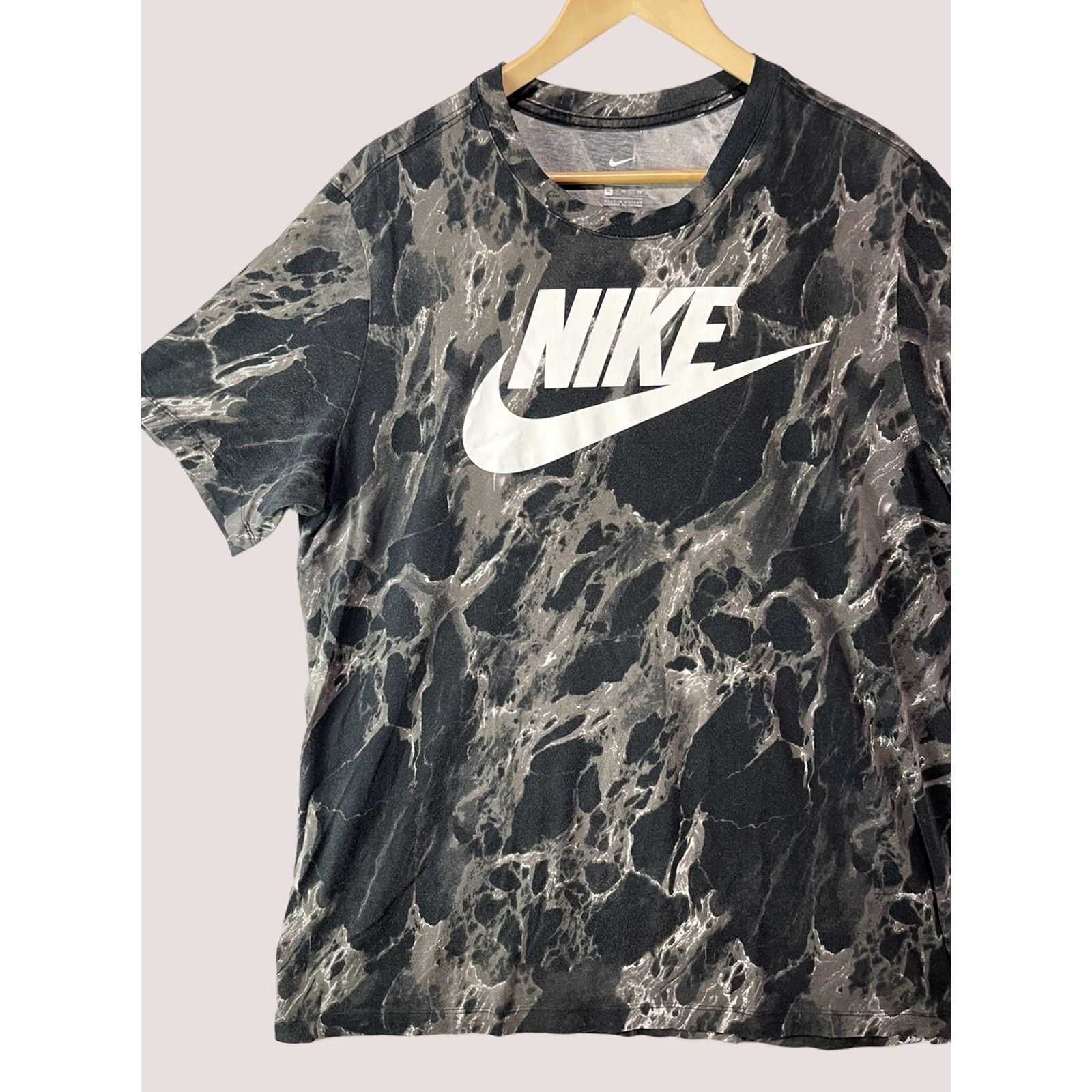Nike Nike Shirt Mens XL Black Swoosh Marble Tee CD1282-010 Size US XL / EU 56 / 4 - 1 Thumbnail