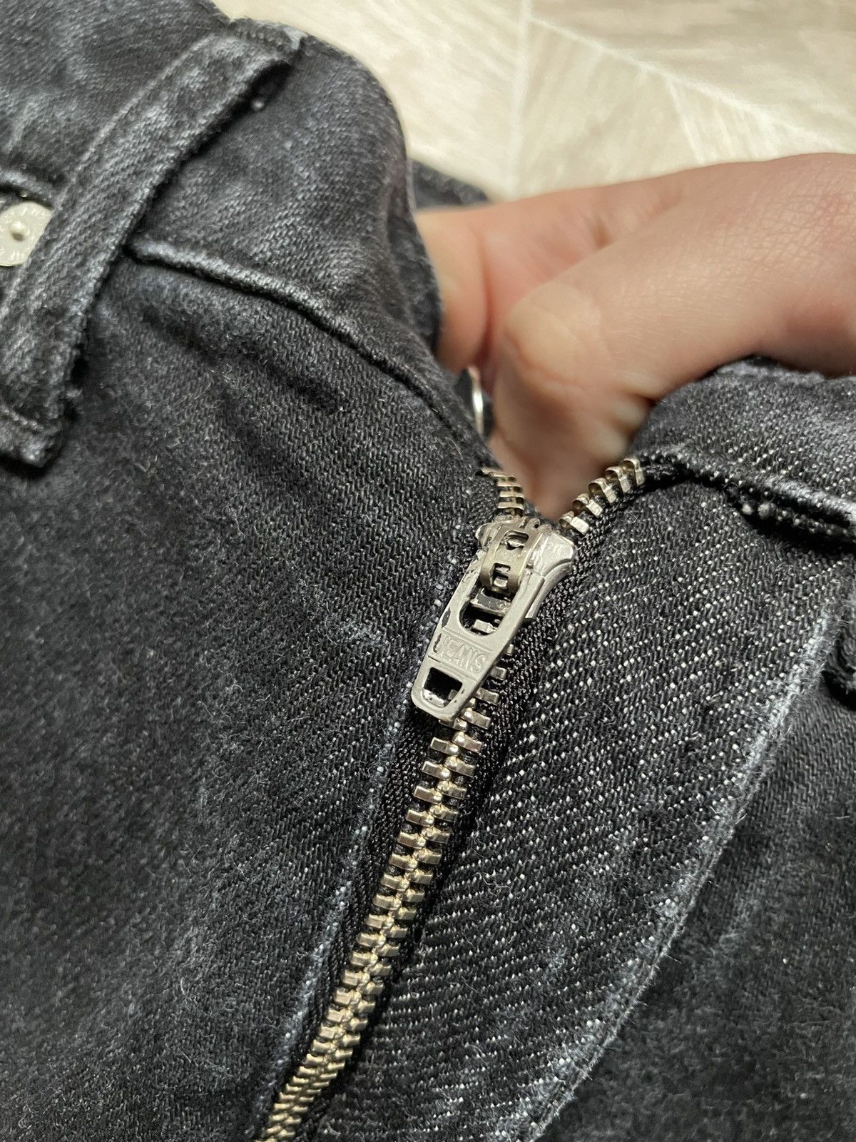 Helmut Lang Italy Helmug Lang Black Masc Hi Straight Cropped Denim Jeans Size 25" / US 0 / IT 36 - 7 Thumbnail