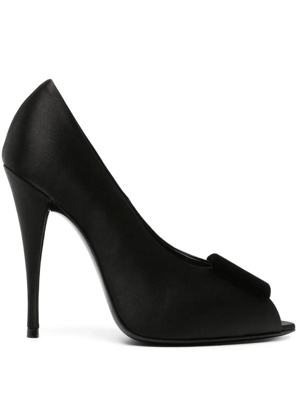 o1y0126 Pumps in Black