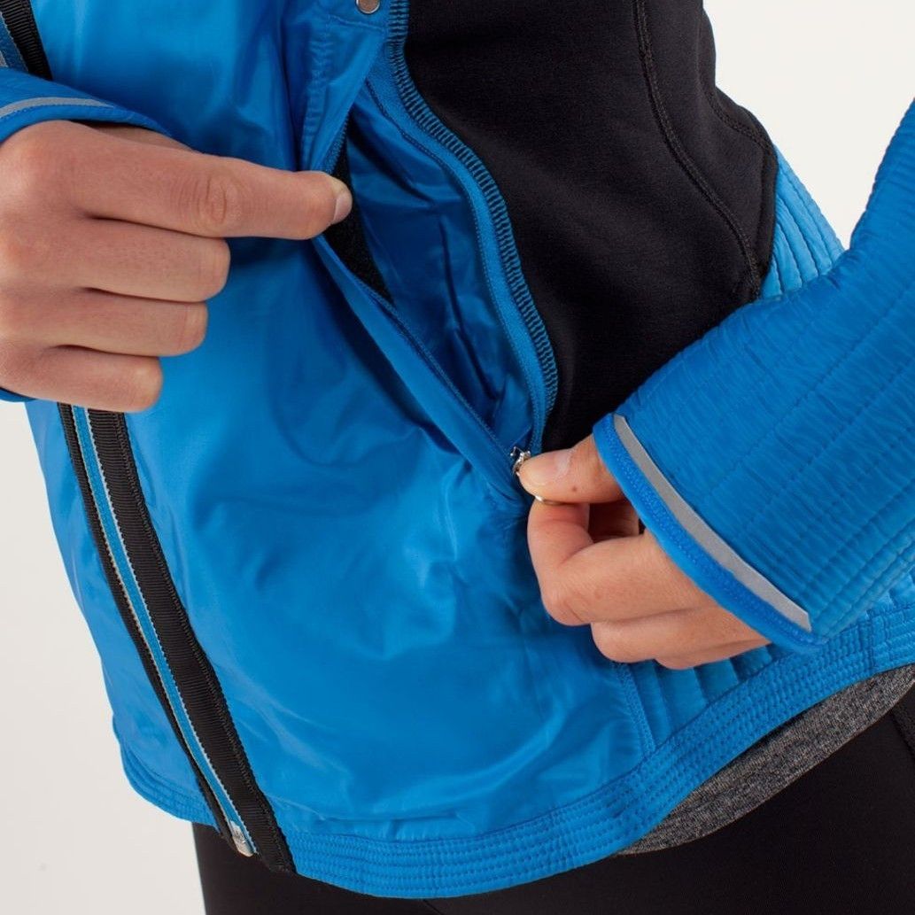 Lululemon Bundle Up Jacket in Black & Beaming Blue in size 8 NWOT Size M / US 6-8 / IT 42-44 - 11 Thumbnail