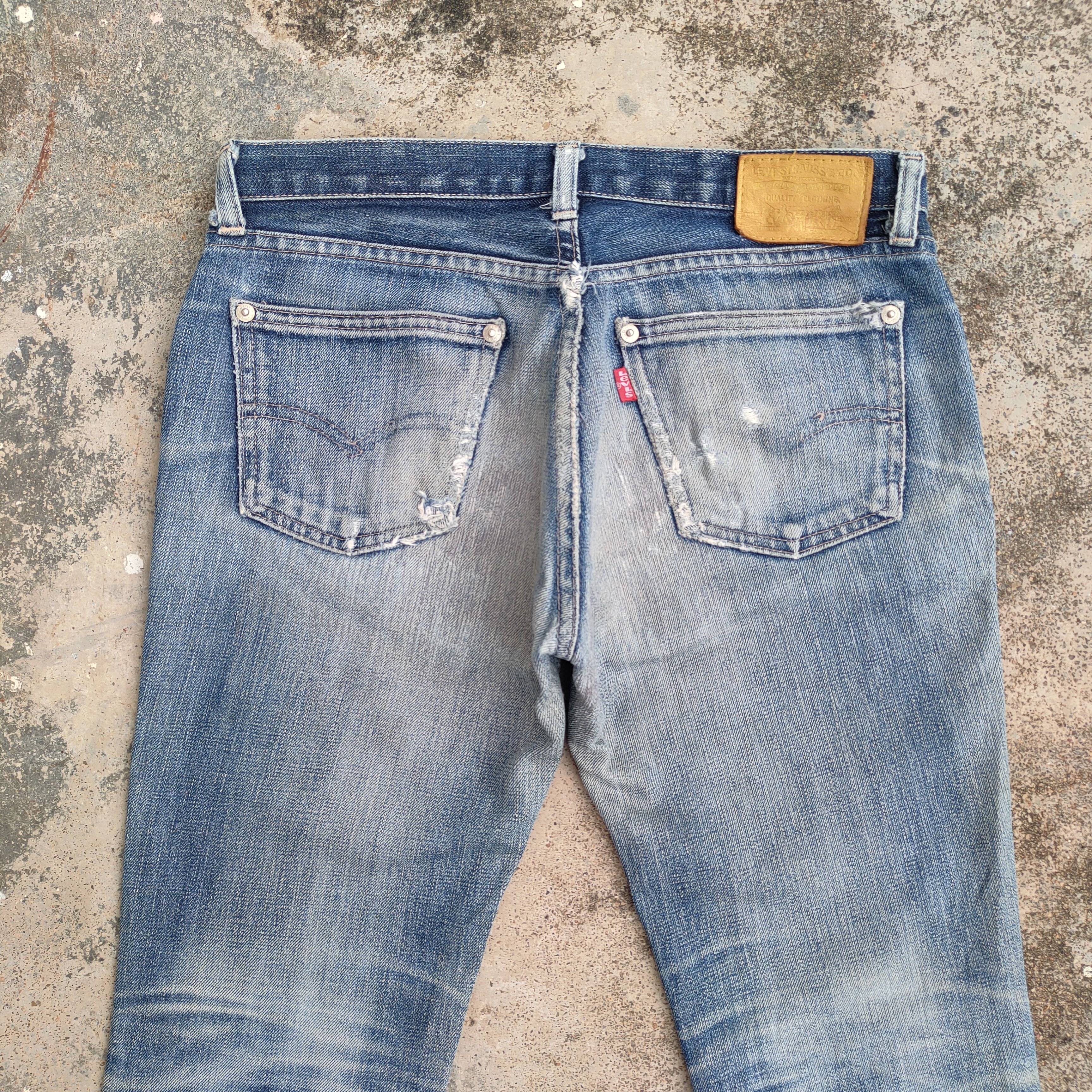 Levi's Vintage Clothing VINTAGE LEVI'S 599 BUTTON FLY FADED JEANS DENIM PANTS Size US 29 - 10 Thumbnail