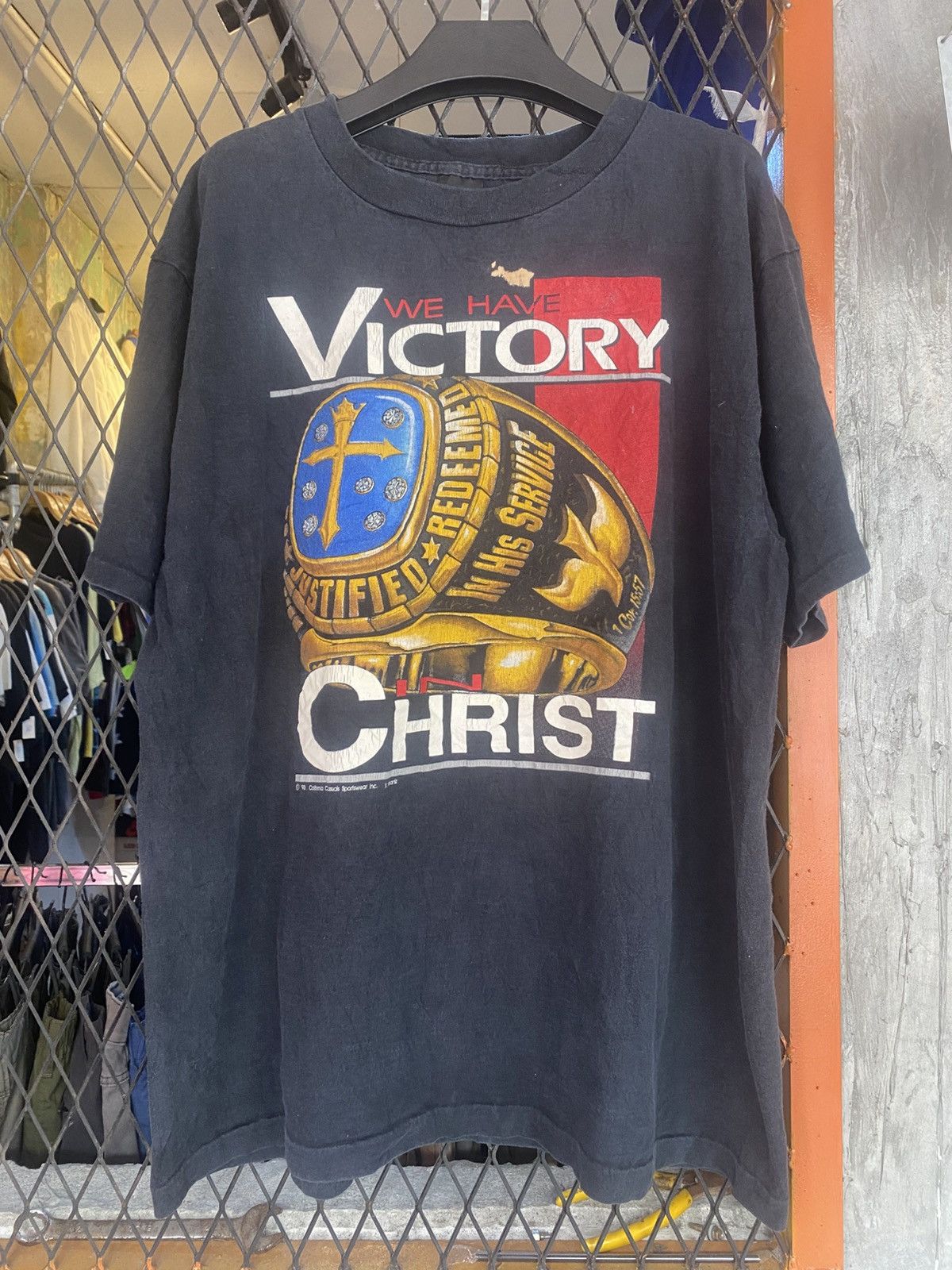 Vintage Vtg 90s Victory Jesus Ring Justified Redeemed T shirt Rap Size US XL / EU 56 / 4 - 2 Thumbnail