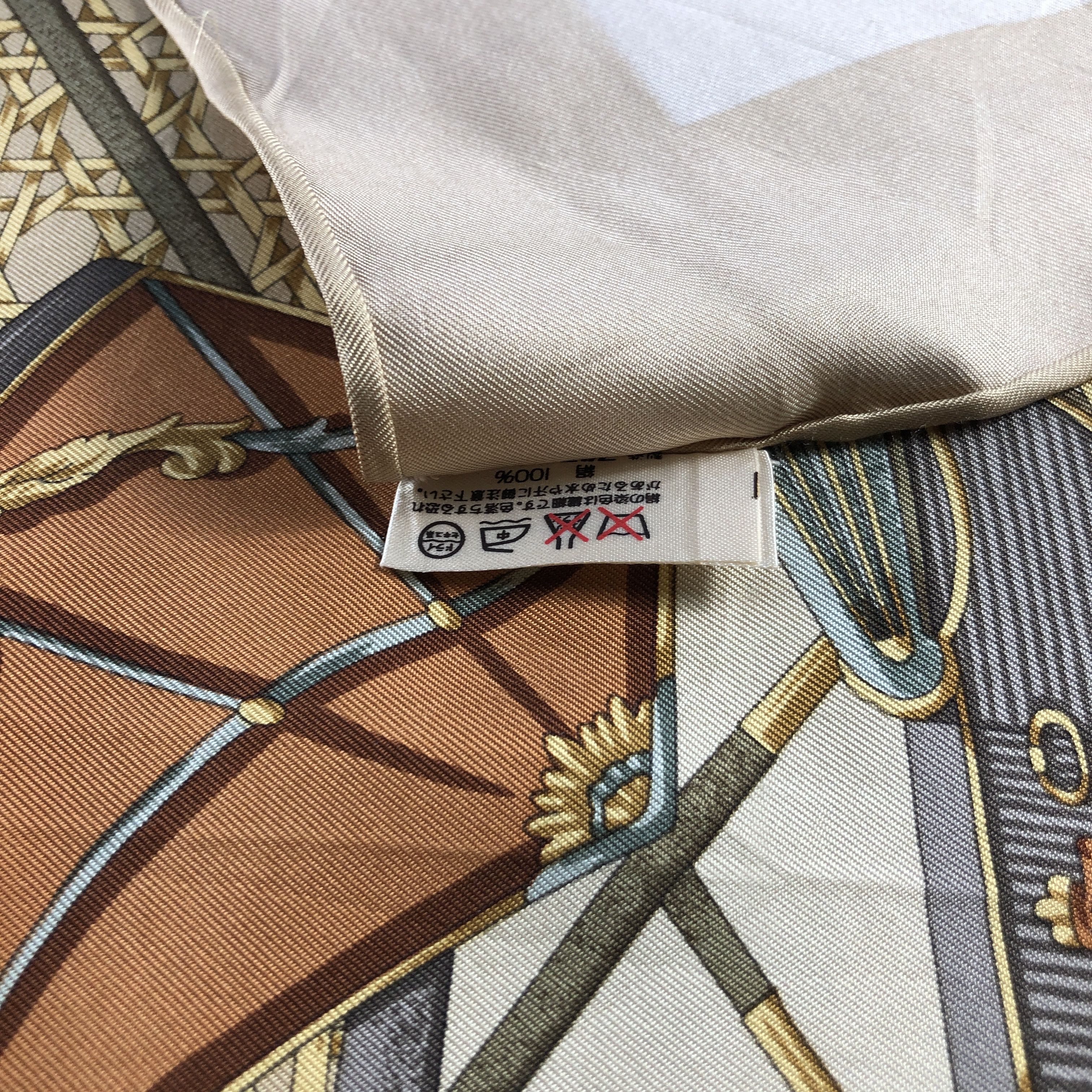 Trussardi Vintage Trussardi Luxury Design Silk Scarf M1198 Size ONE SIZE - 9 Thumbnail