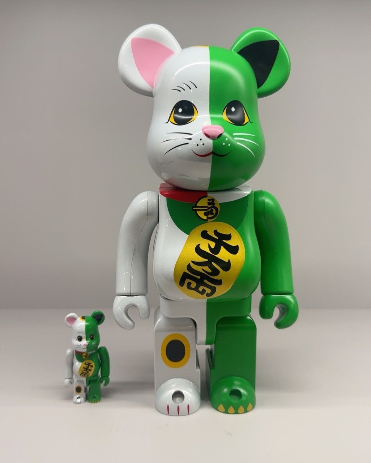 Japanese Brand Bearbrick Lucky Cat Money Luck White Green 100% & 400% Set Size ONE SIZE - 1 Thumbnail