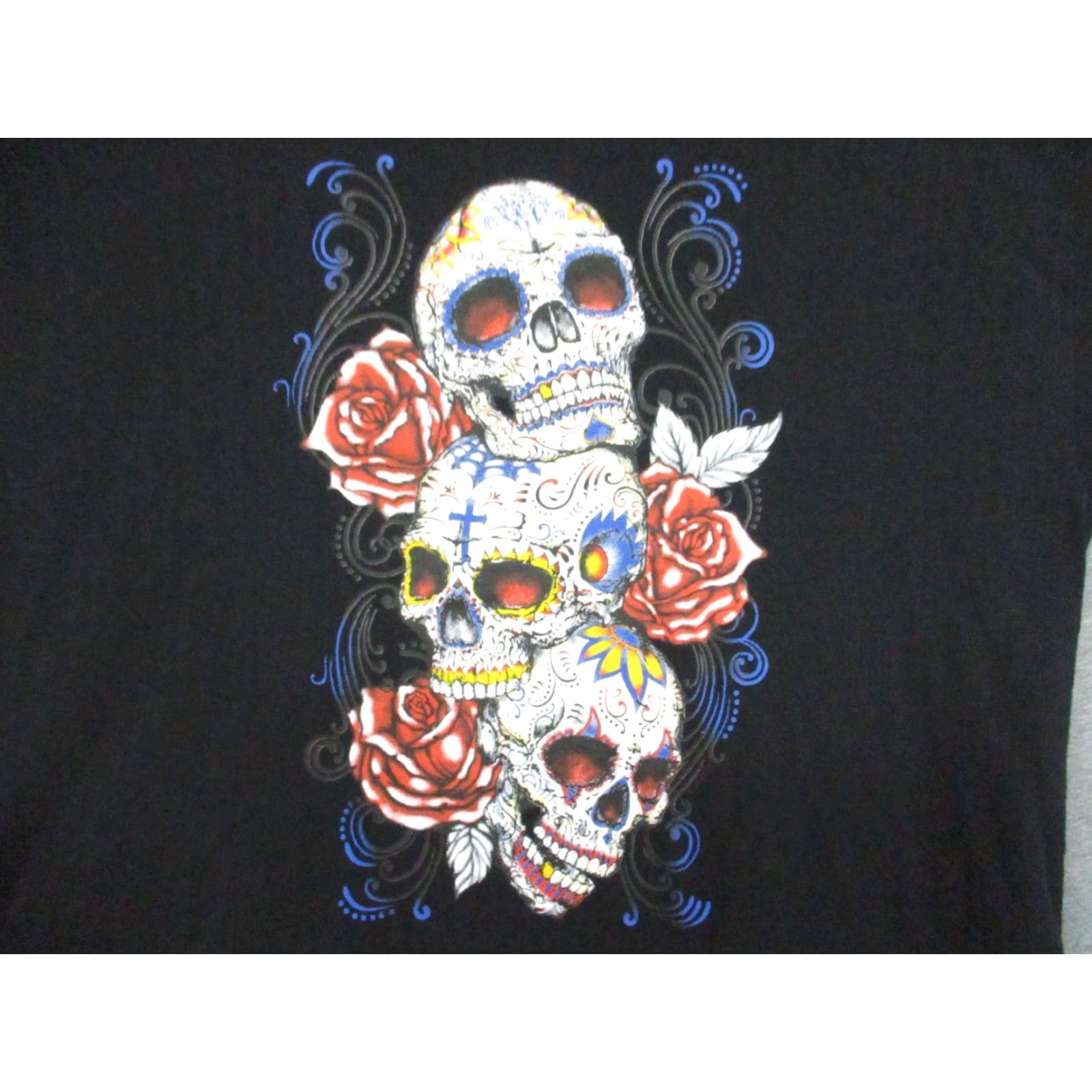 Gildan Day Of The Dead Shirt Large Adult Black Short Sleeve 3 Skulls Roses Gildan Tshirt Mens L Black Skull Roses Gildan Shirt Size US L / EU 52-54 / 3 - 2 Thumbnail