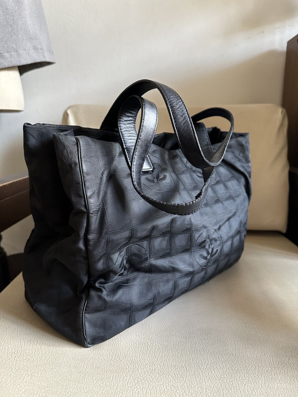 2000S Chanel Travel Line Shoulder Bag in Black, Women's