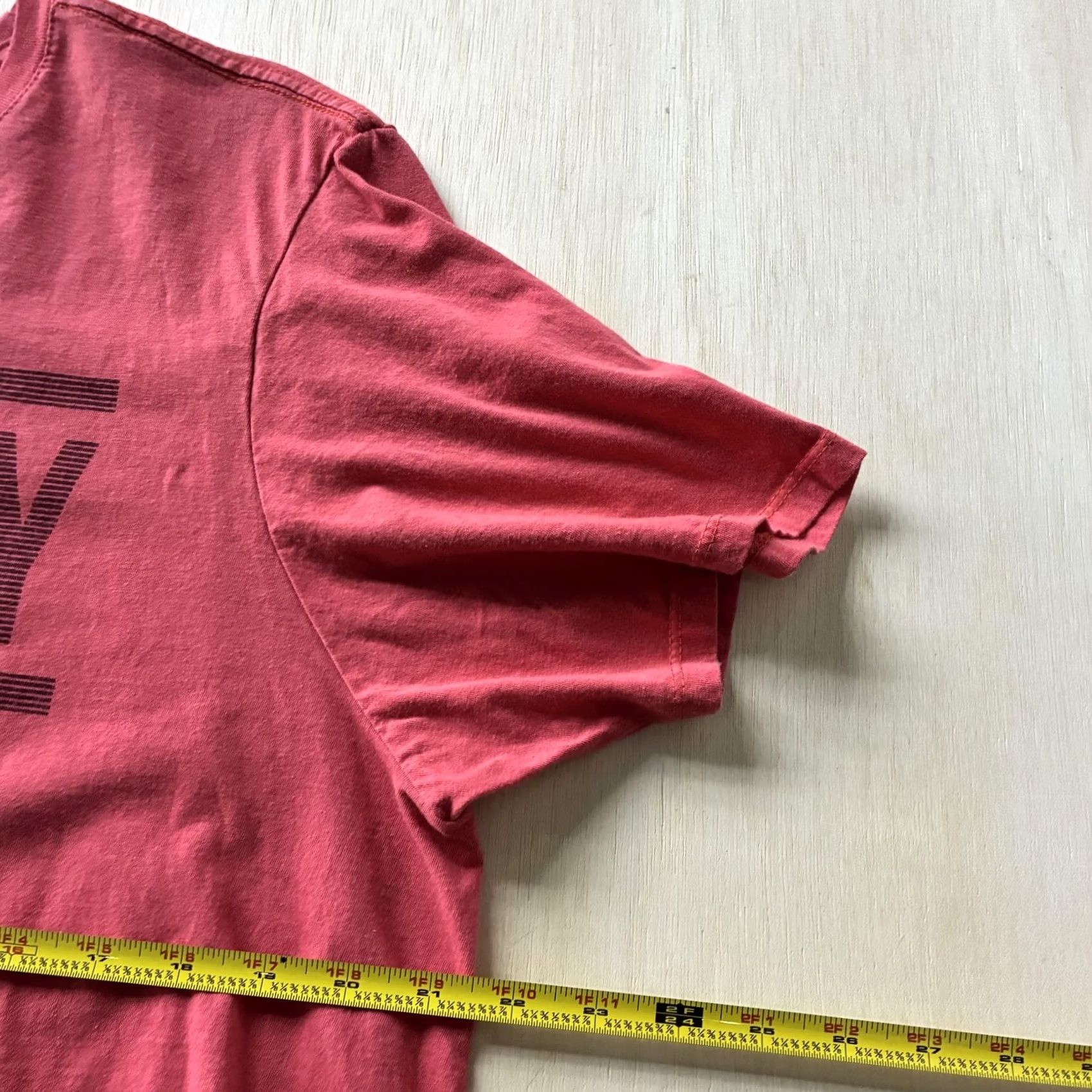 Hurley VINTAGE Hurley Shirt Mens XL Red Buckle Premium Fit Logo Graphic Surf Tee T-Shirt Size US XL / EU 56 / 4 - 5 Thumbnail