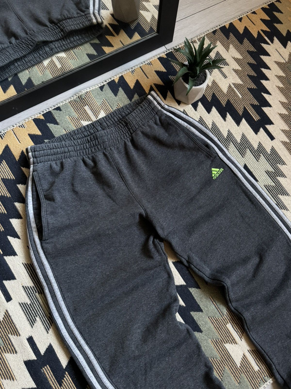Adidas Vintage Adidas Baggy 3Stripes Sweatpants Size US 30 / EU 46 - 5 Thumbnail