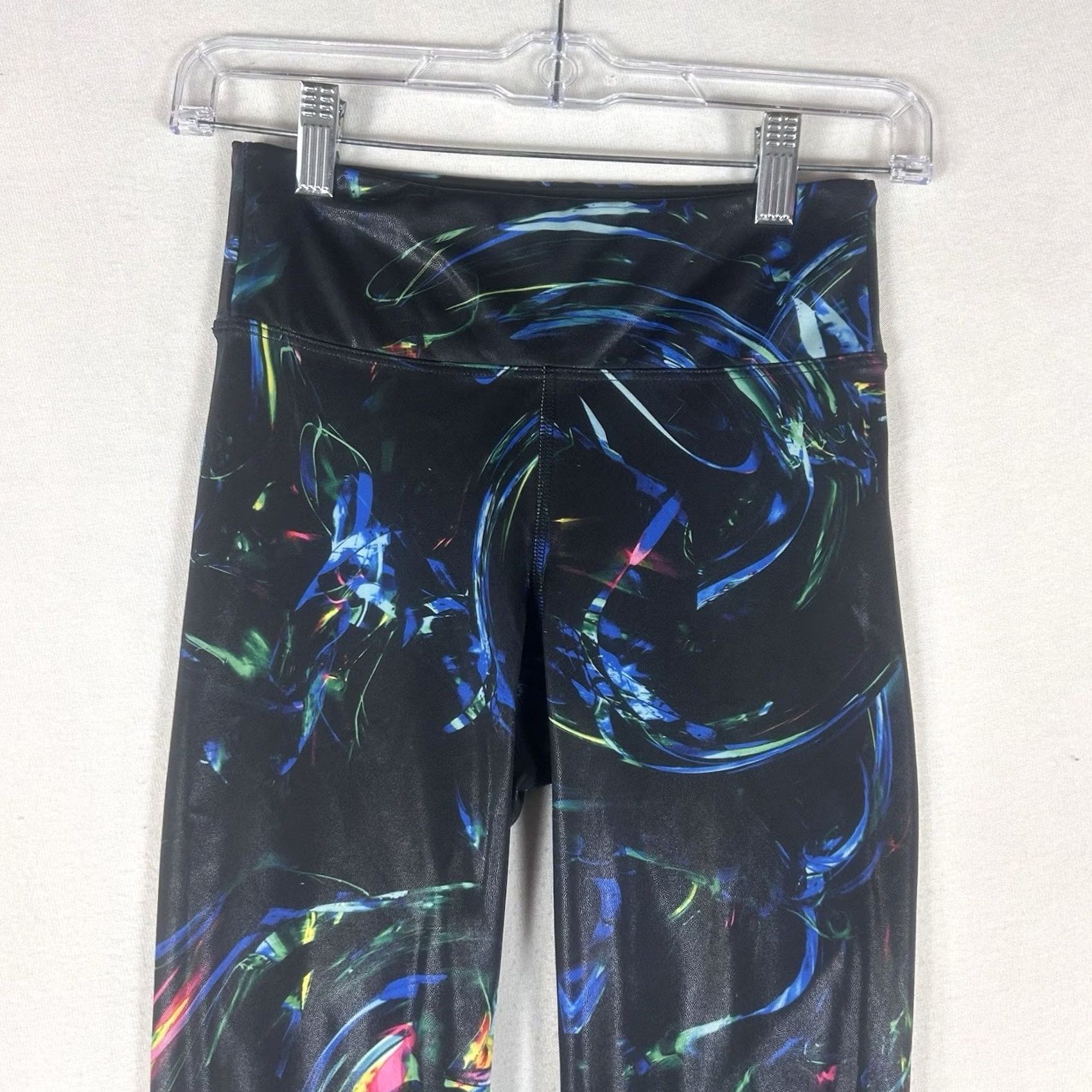Vintage Heroine Sport Leggings Womens S Black Shiny Stretch USA Pattern Solid Compression Skinny Inseam 26 in Athletic Activewear Size 28" / US 6 / IT 42 - 2 Thumbnail