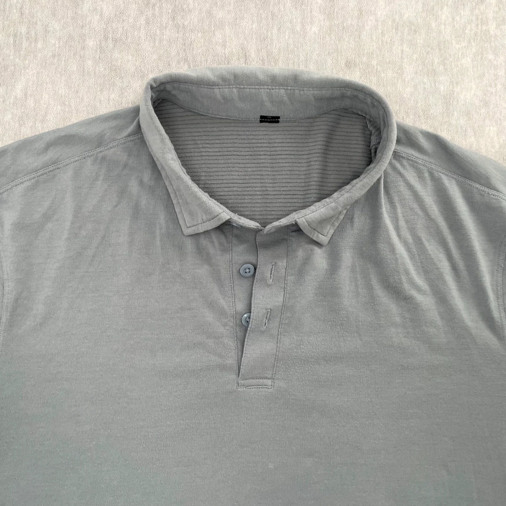 Lululemon VINTAGE None Lululemon Polo Shirt Men Adult Large Blue Tech Athleisure Short Sleeve Logo Size US L / EU 52-54 / 3 - 3 Thumbnail