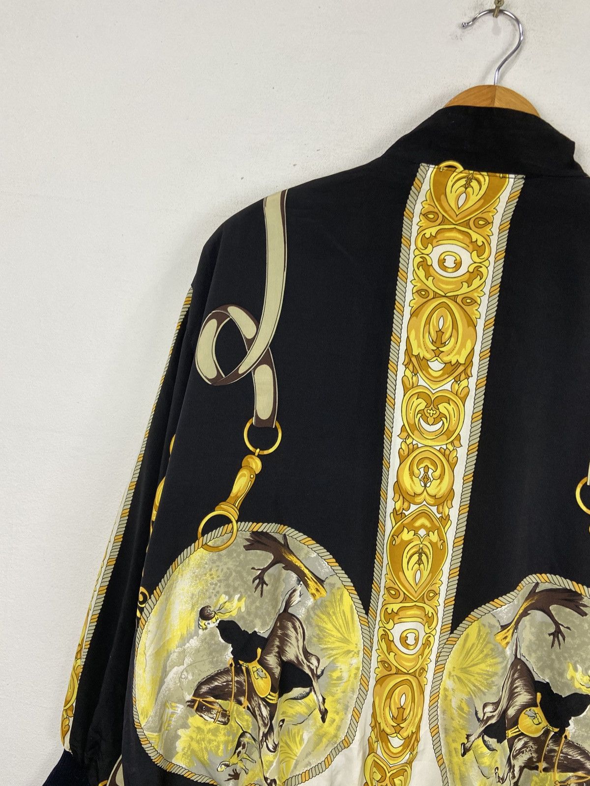 Vintage Vintage Baroque Chain Print Bomber Jacket – Black & Gold Size US L / EU 52-54 / 3 - 9 Thumbnail