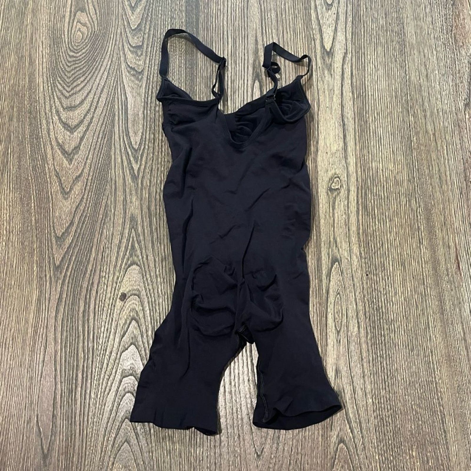 SKIMS NWOT Skims Sculpting Bodysuit Mid-Thigh Seamless Shapewear L Size L / US 10 / IT 46 - 3 Thumbnail