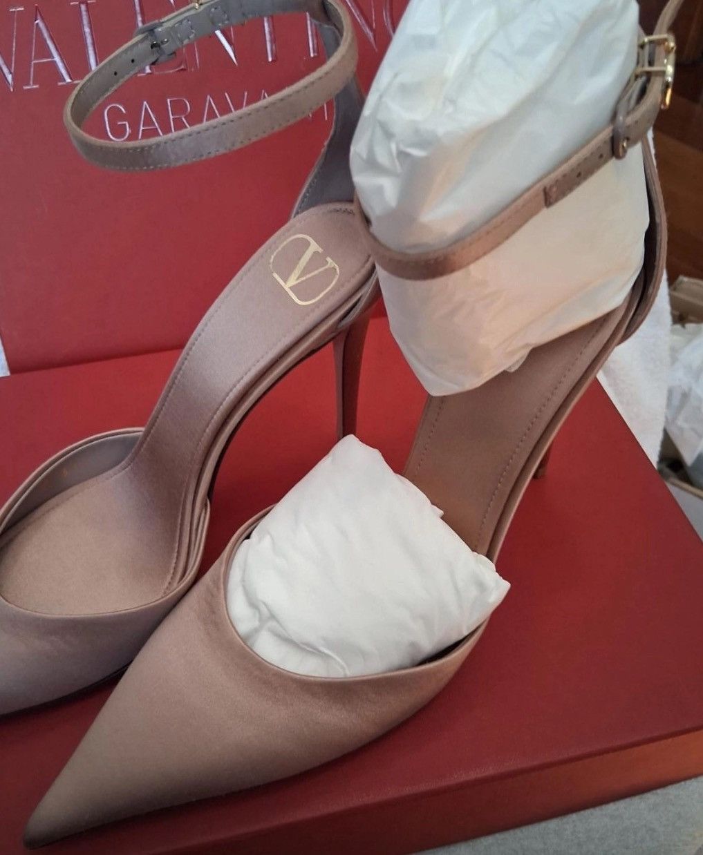 Valentino Valentino satin beige high heel pumps shoes Size US 8 / IT 38 - 6 Thumbnail