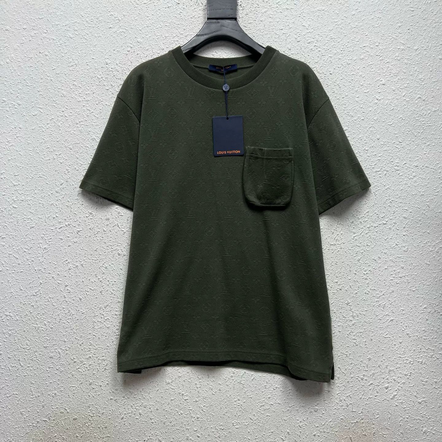 Louis Vuitton Louis Vuitton Monogram Pocket T-Shirt Size L Size US L / EU 52-54 / 3 - 1 Thumbnail