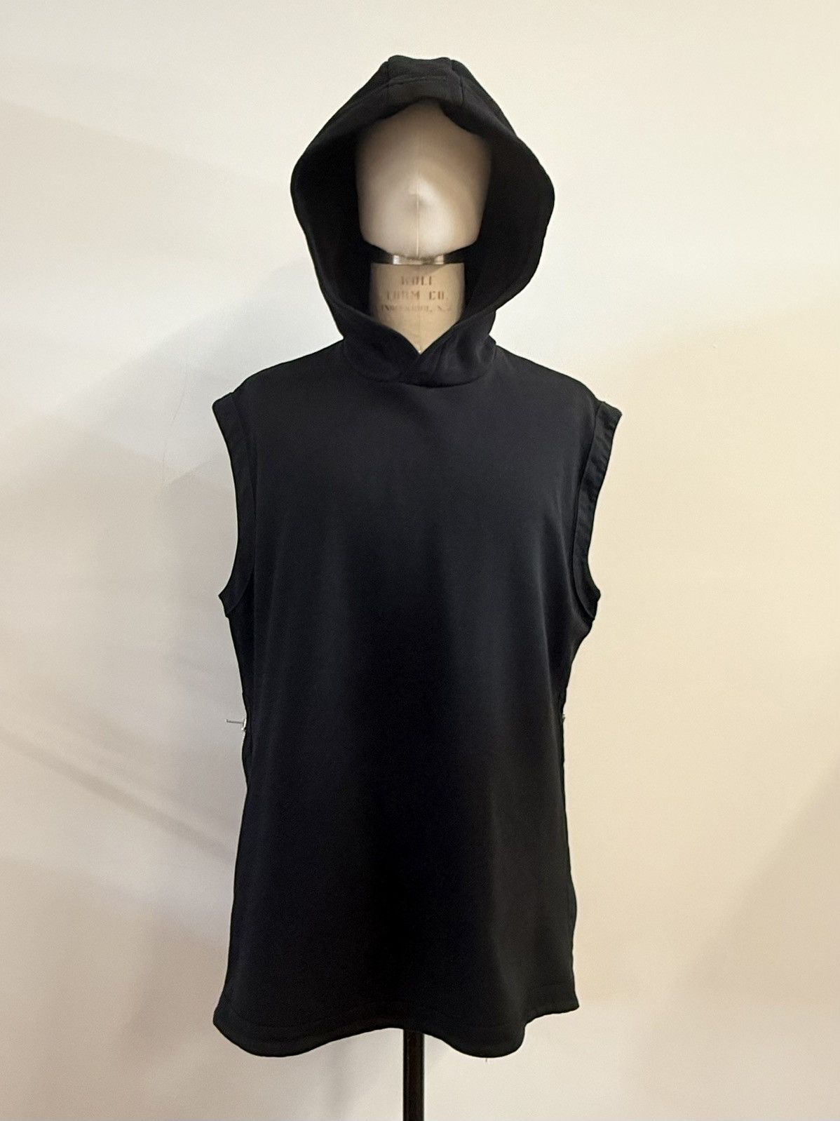 Givenchy GIVENCHY PARIS — Sleeveless Side-Zip Hoodie Vest Black | XL Size US XL / EU 56 / 4 - 7 Thumbnail