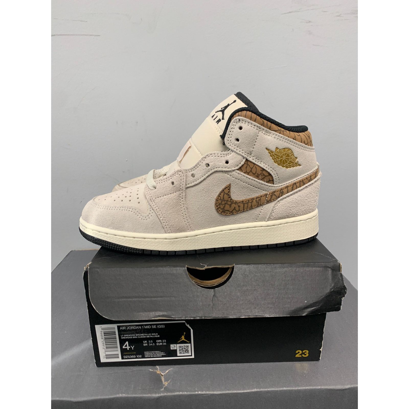 Nike Nike Air Jordan 1 Mid SE Brown Elephant GS Size 4 BRAND NEW Size US 5 / EU 37 - 4 Thumbnail