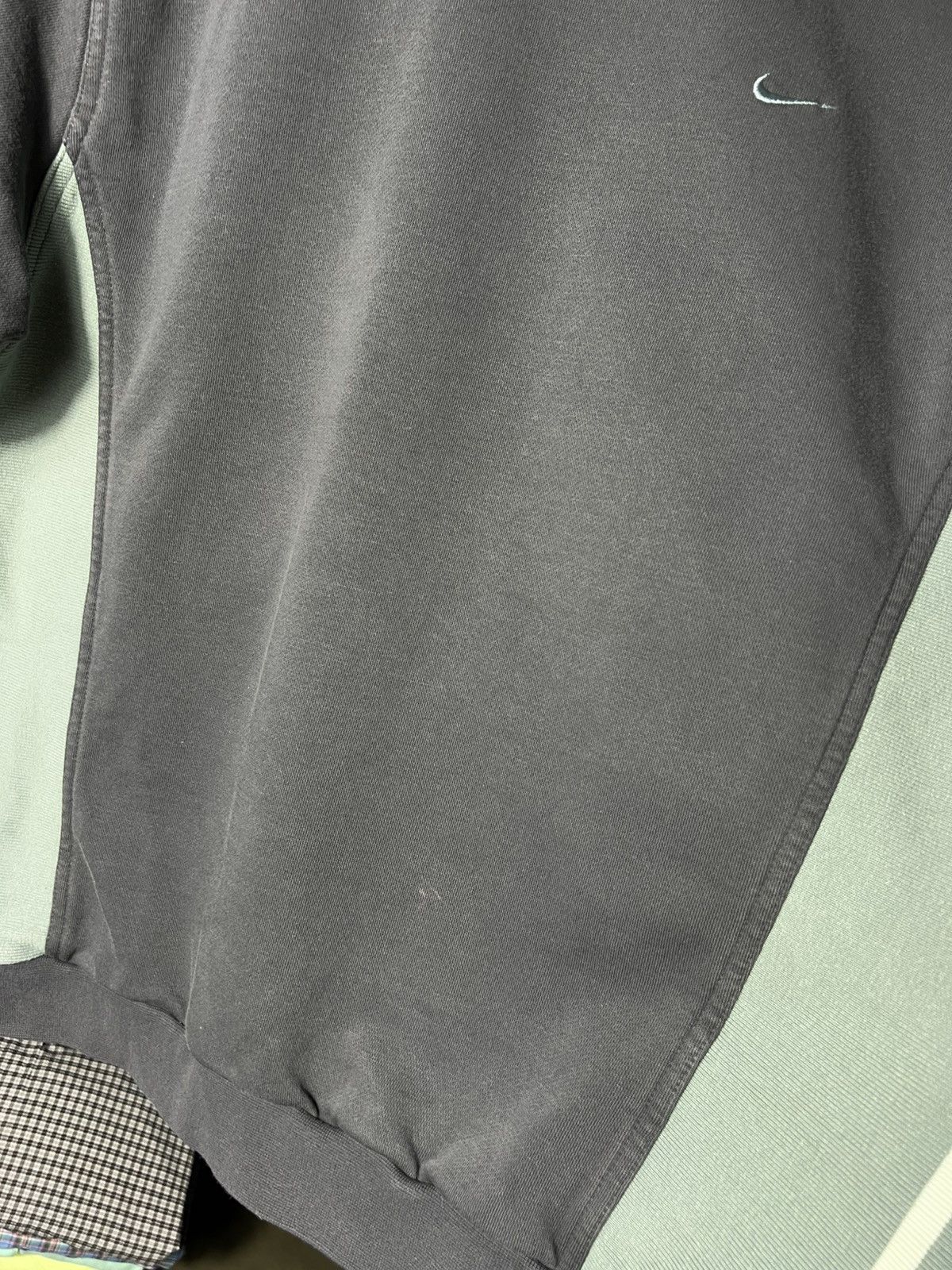 Nike 🩶 Vintage Nike Two-Tone Crewneck Sweatshirt — Size M Size US M / EU 48-50 / 2 - 6 Thumbnail
