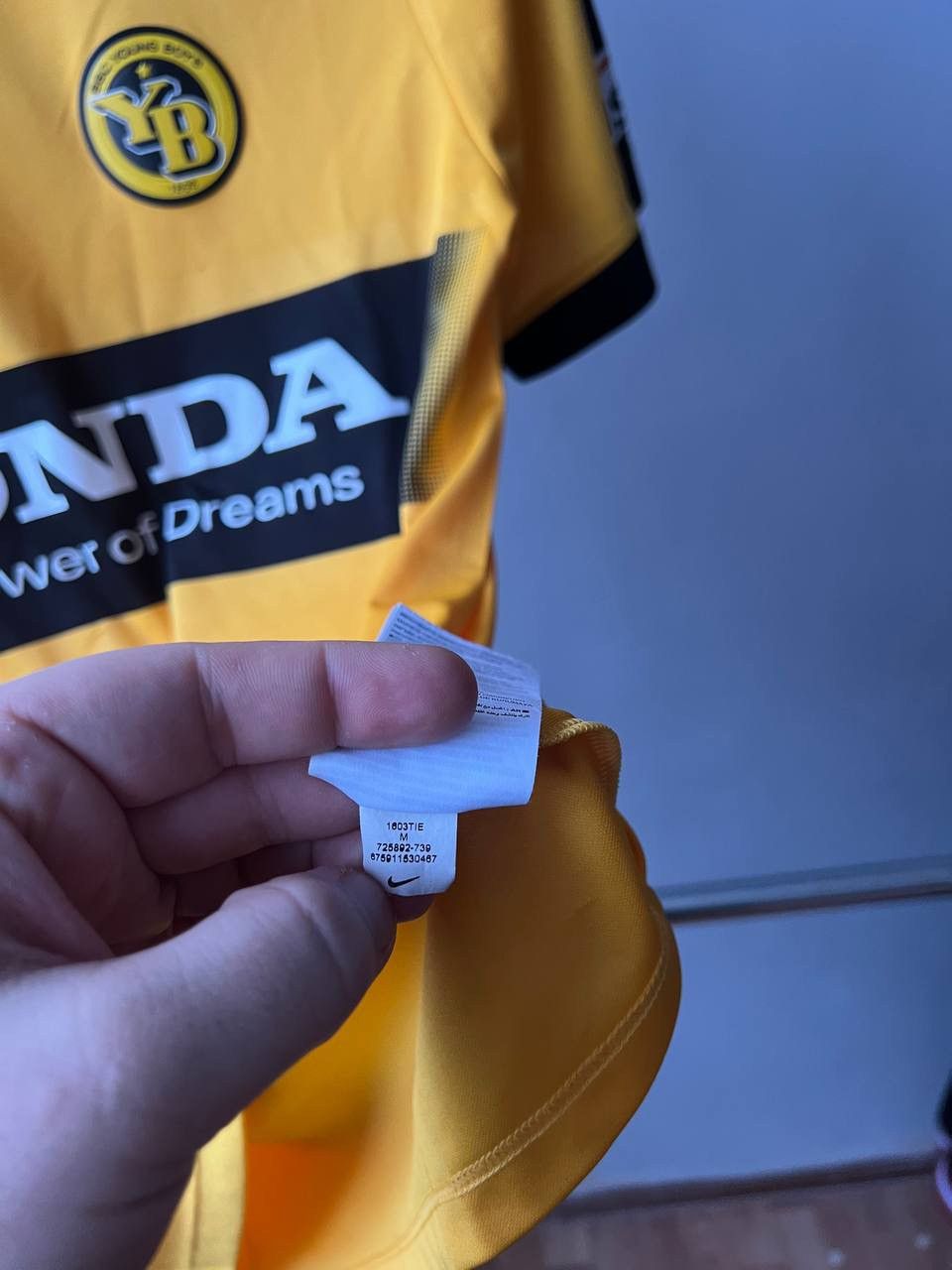 Nike 2016/17 BSC YOUNG BOYS HOME SOCCER JERSEY FOOTBALL SHIRT M Size US M / EU 48-50 / 2 - 13 Thumbnail