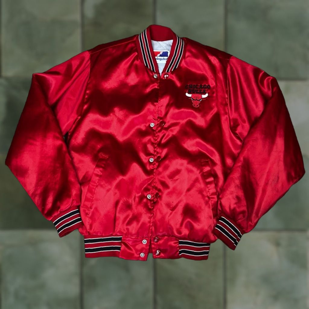 Vintage VINTAGE Swingster Chicago Bulls Satin Bomber Jacket Adult Small Red 90s Basketball NBA Embroidered Logo Size US S / EU 44-46 / 1 - 1 Thumbnail