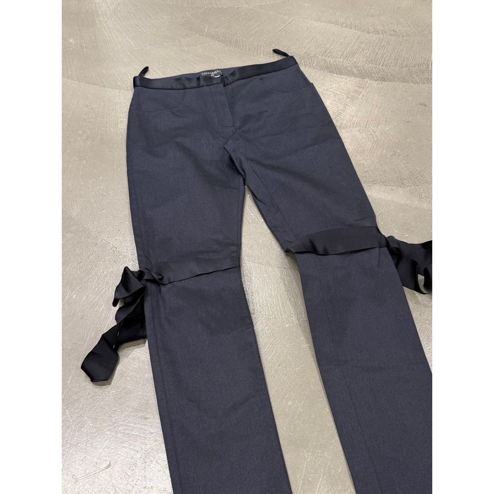 Chanel A/W2005 Chanel Sample runway bow jeans Size 27" / US 4 / IT 40 - 5 Thumbnail