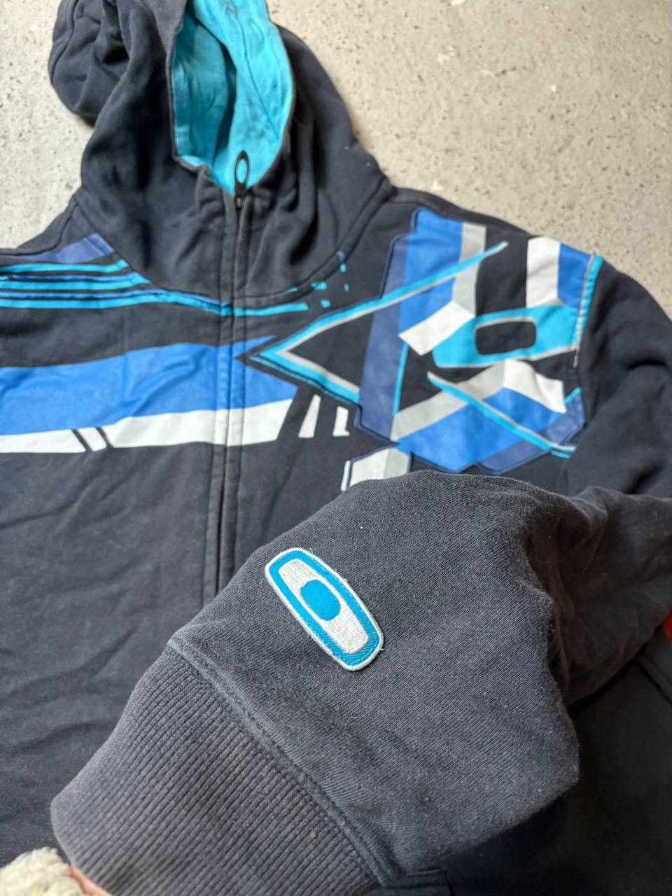 Oakley × Vintage Vintage Y2K Oakley Assemetrical Print Logo Faded Zip Hoodie Size US M / EU 48-50 / 2 - 2 Thumbnail