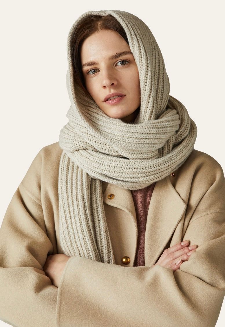 Loro Piana o1srvl11e0325 FAN2759 Size: OS / Hooded Scarf in Light Grey Size ONE SIZE - 2 Thumbnail
